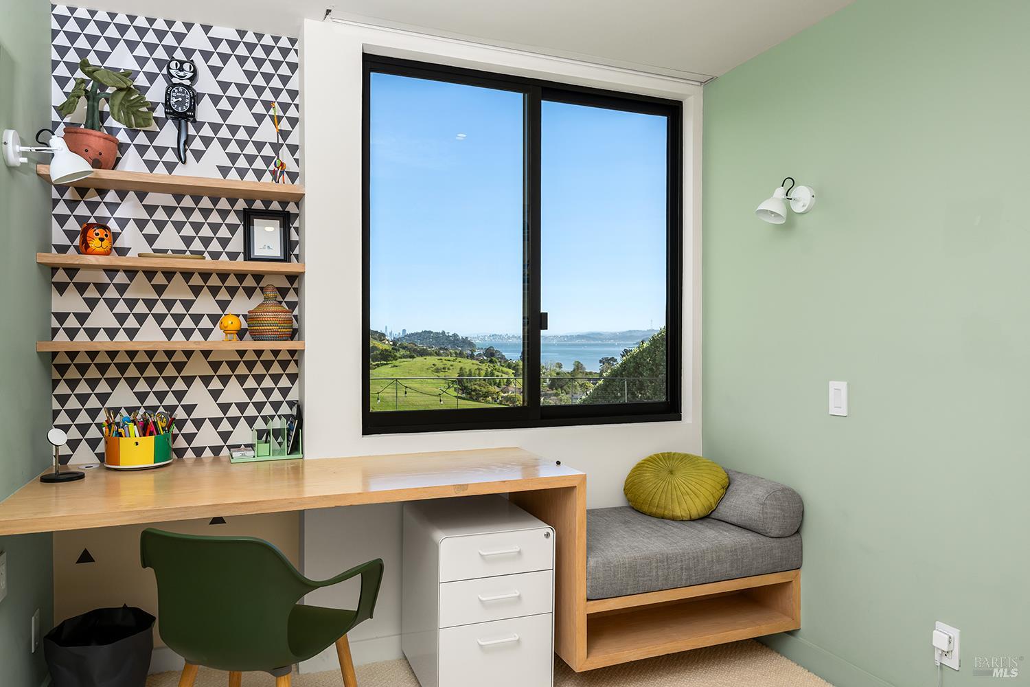 Detail Gallery Image 40 of 69 For 8 Mariposa Ct, Tiburon,  CA 94920 - 4 Beds | 5/2 Baths