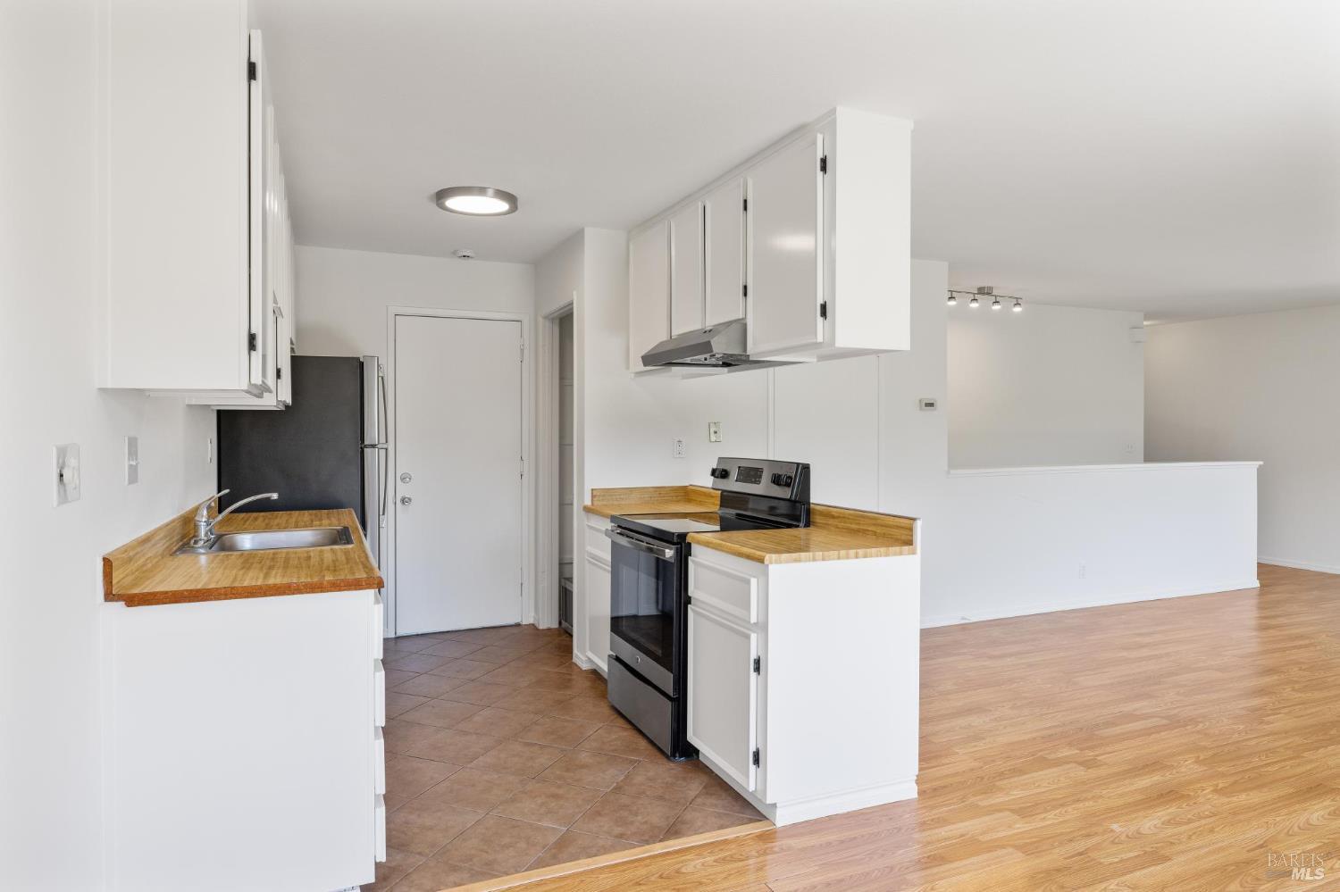 Detail Gallery Image 16 of 49 For 19 Shannon Ct, Novato,  CA 94949 - – Beds | – Baths