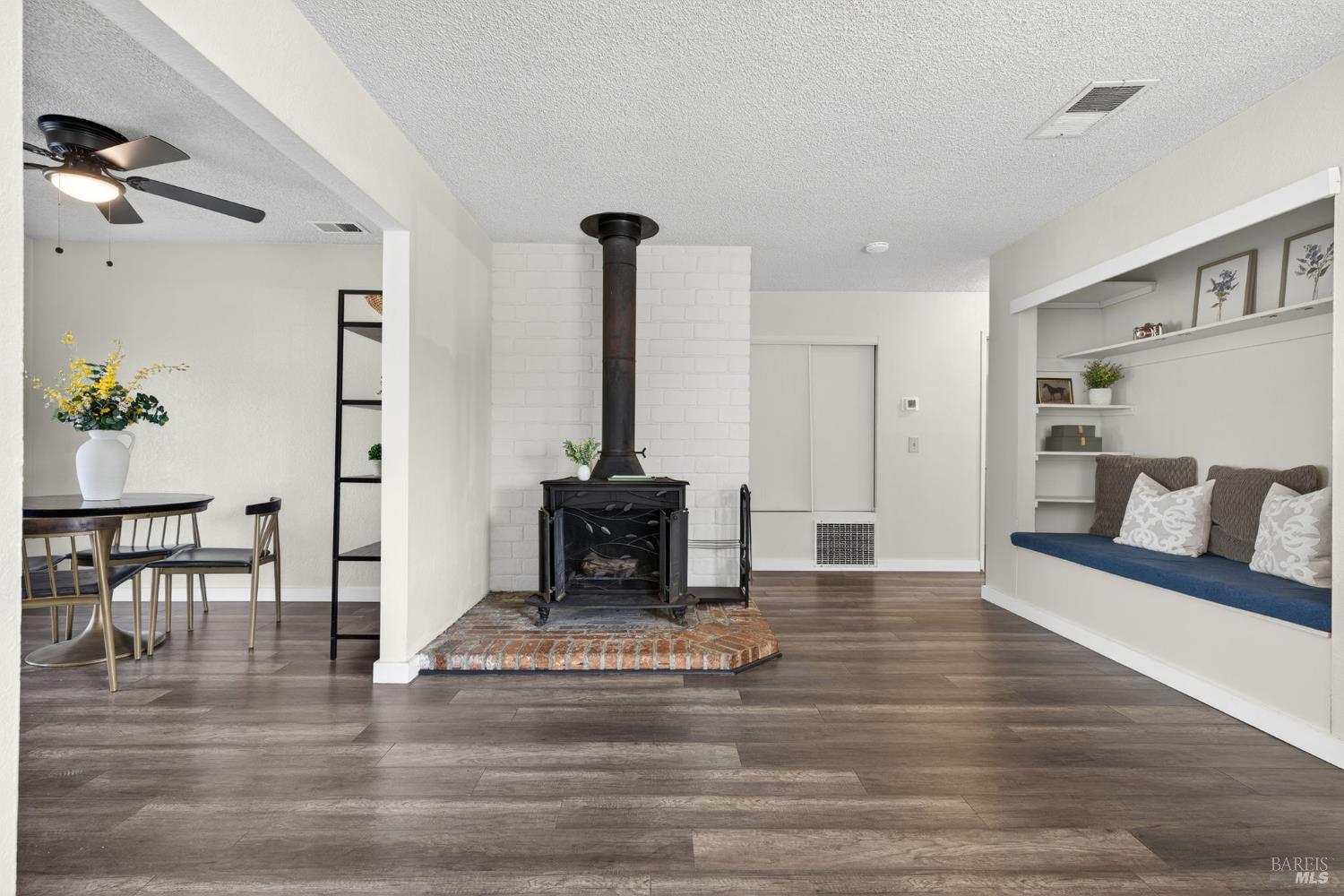 Detail Gallery Image 9 of 34 For 9865 Sunray Pl, Windsor,  CA 95492 - 3 Beds | 1/1 Baths