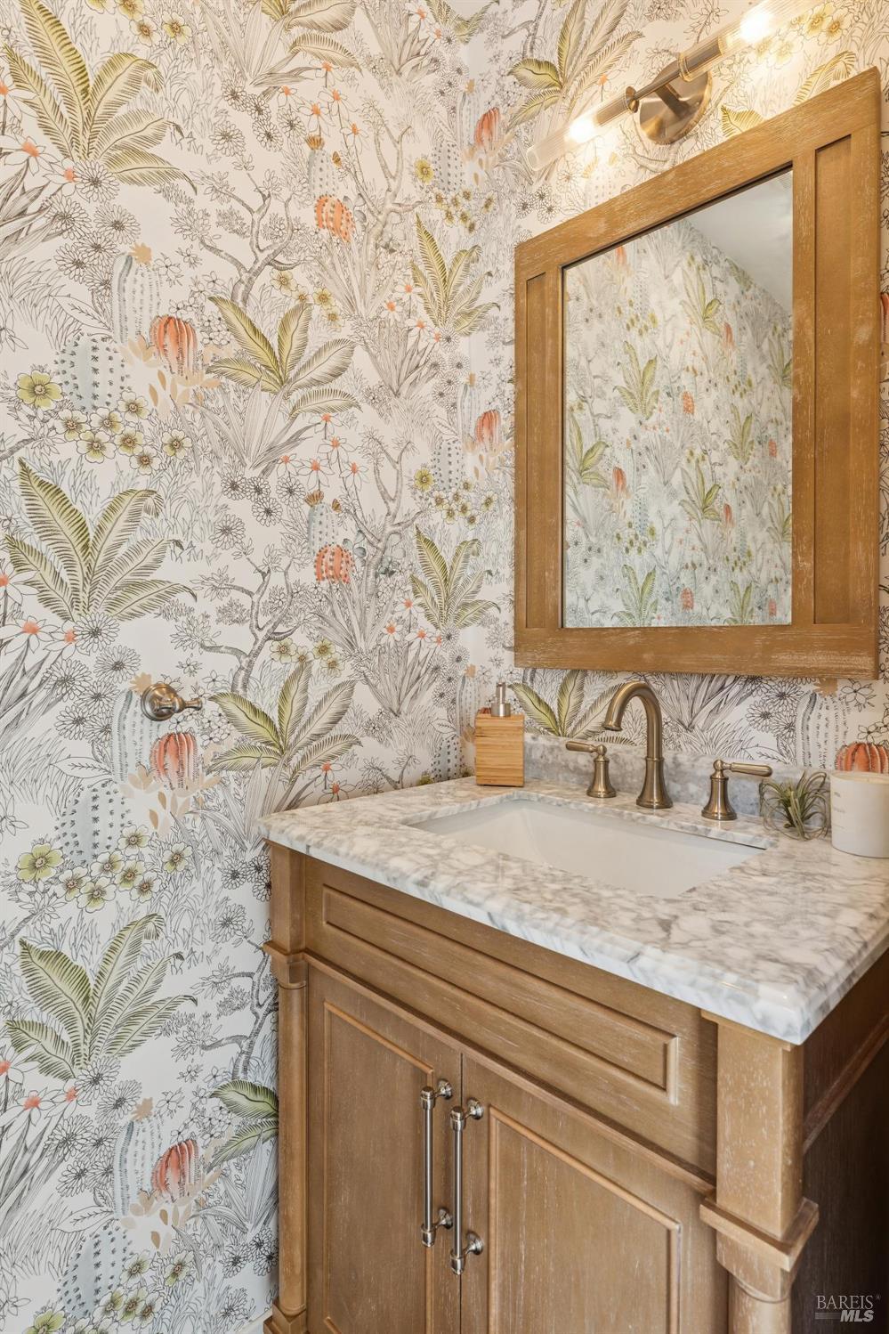 Detail Gallery Image 11 of 62 For 11 Love Ct, Fairfax,  CA 94930 - 2 Beds | 2/1 Baths