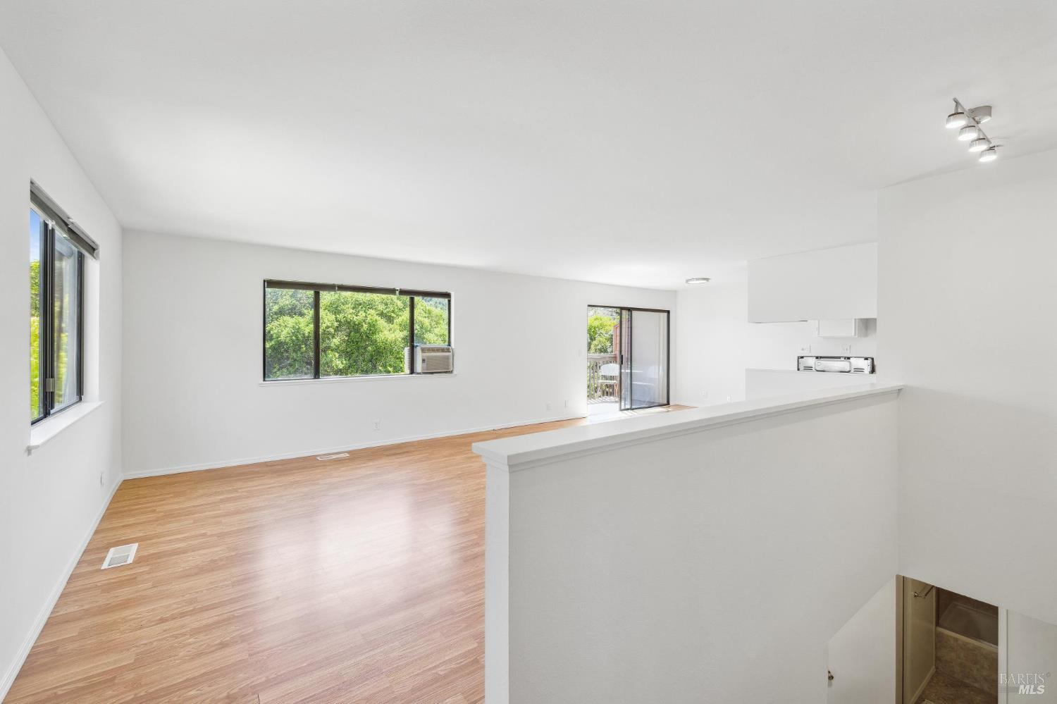 Detail Gallery Image 6 of 49 For 19 Shannon Ct, Novato,  CA 94949 - – Beds | – Baths