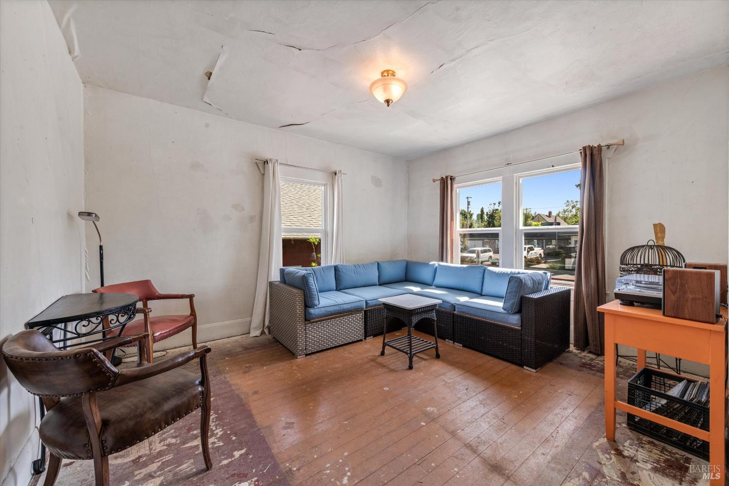 Detail Gallery Image 8 of 32 For 611 Petaluma Blvd, Petaluma,  CA 94952 - 2 Beds | 1 Baths