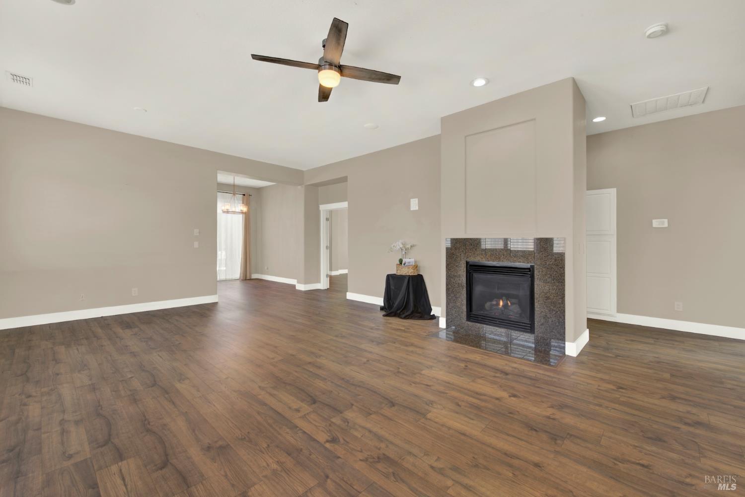 Detail Gallery Image 13 of 63 For 1721 Beale Cir, Suisun City,  CA 94585 - 3 Beds | 2 Baths