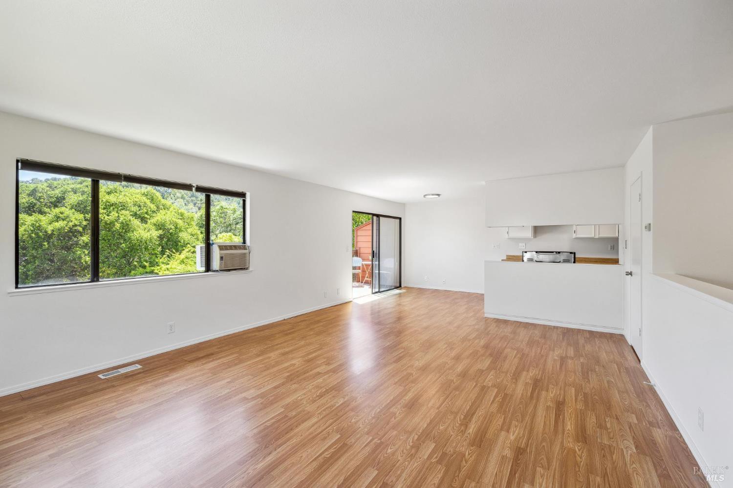 Detail Gallery Image 8 of 49 For 19 Shannon Ct, Novato,  CA 94949 - – Beds | – Baths