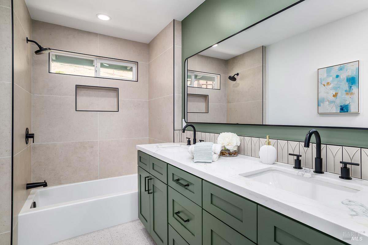 Detail Gallery Image 62 of 93 For 36 Capilano Dr, Novato,  CA 94949 - 5 Beds | 4/1 Baths