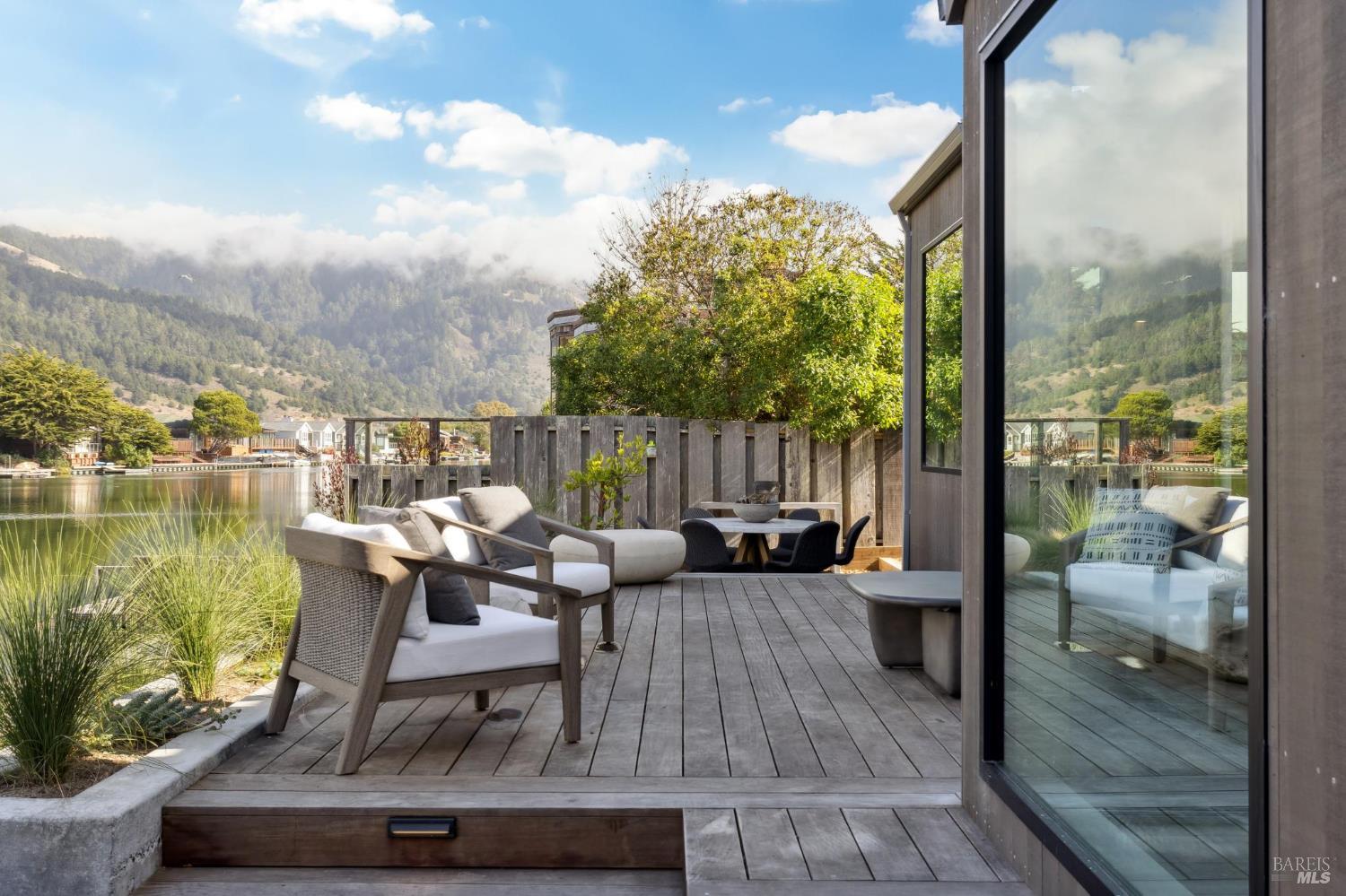 Detail Gallery Image 22 of 63 For 297 Seadrift Rd, Stinson Beach,  CA 94970 - 3 Beds | 2 Baths