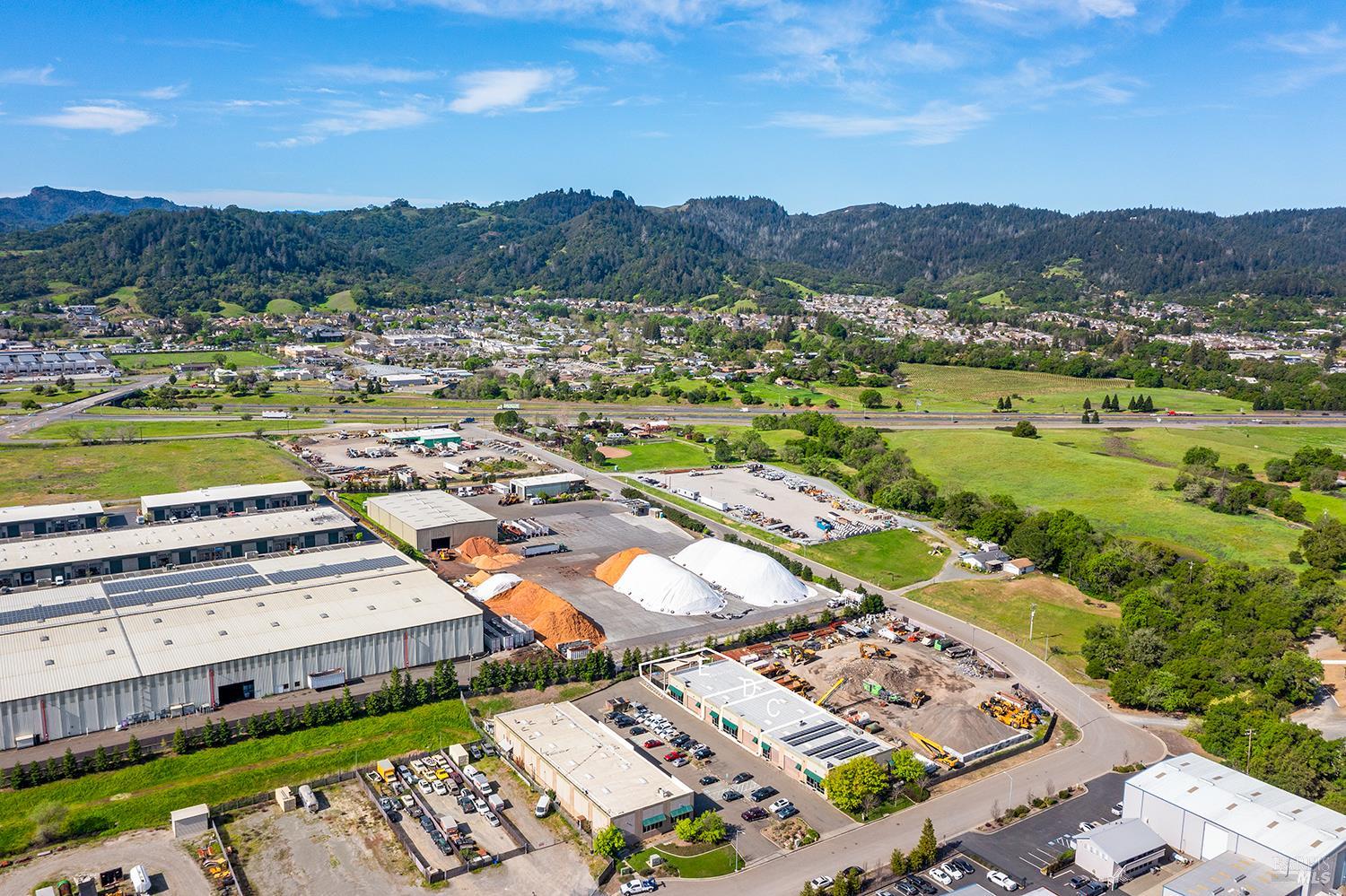 Detail Gallery Image 3 of 11 For 595 Santana Dr #C,  Cloverdale,  CA 95425 - – Beds | – Baths