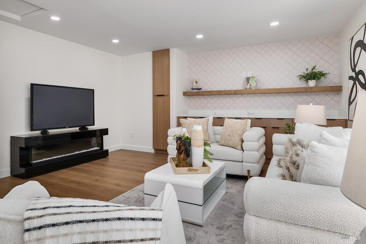 Detail Gallery Image 33 of 93 For 36 Capilano Dr, Novato,  CA 94949 - 5 Beds | 4/1 Baths