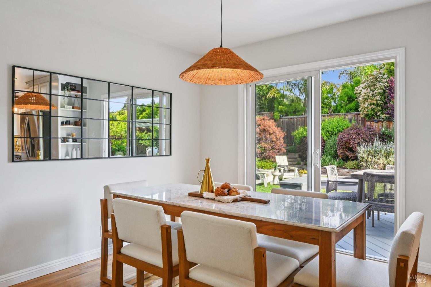 Detail Gallery Image 14 of 46 For 30 Rollingwood Dr, San Rafael,  CA 94901 - 3 Beds | 2 Baths