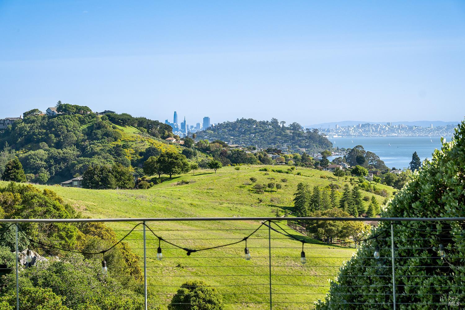 Detail Gallery Image 6 of 69 For 8 Mariposa Ct, Tiburon,  CA 94920 - 4 Beds | 5/2 Baths