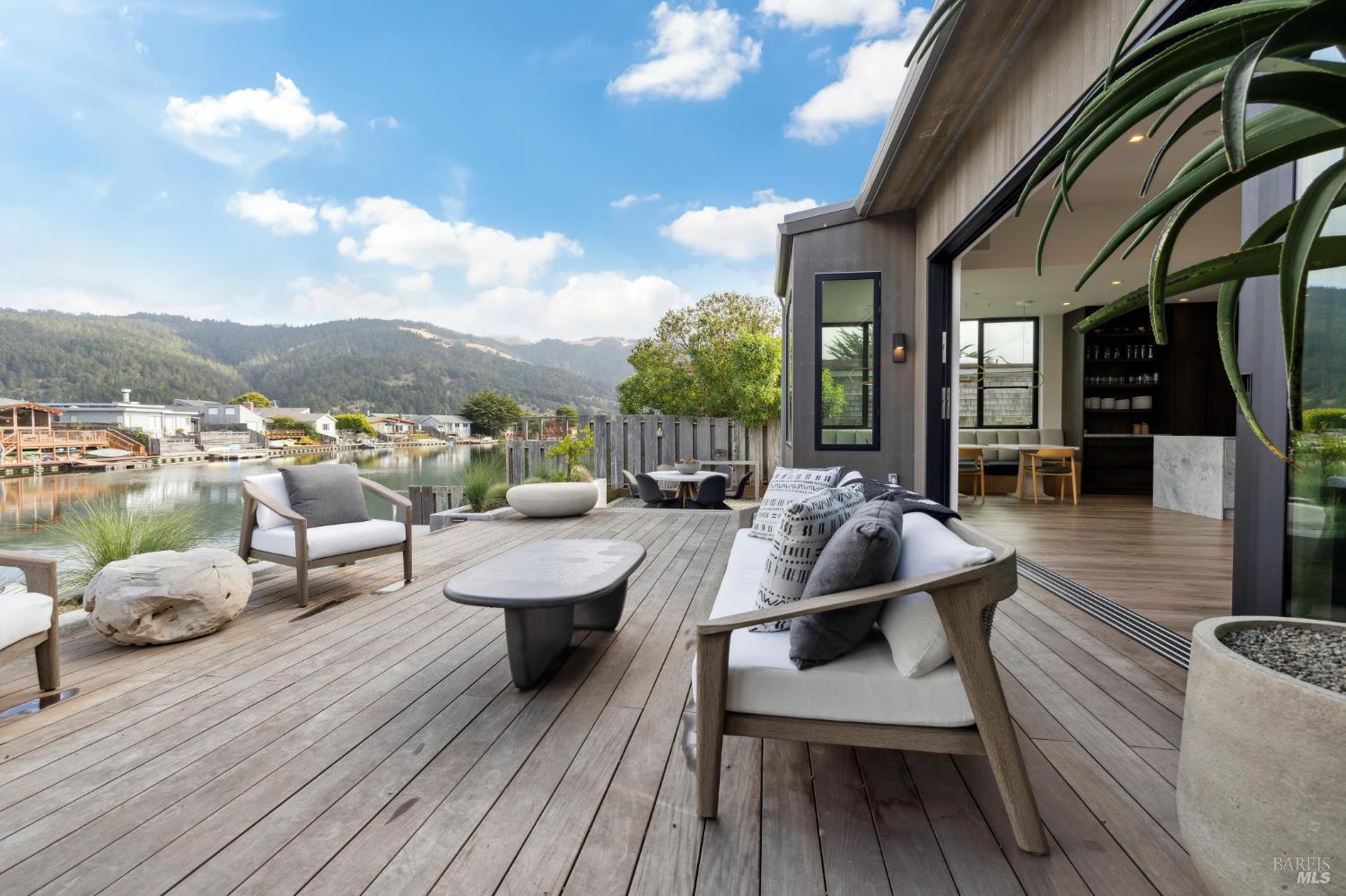 Detail Gallery Image 23 of 63 For 297 Seadrift Rd, Stinson Beach,  CA 94970 - 3 Beds | 2 Baths