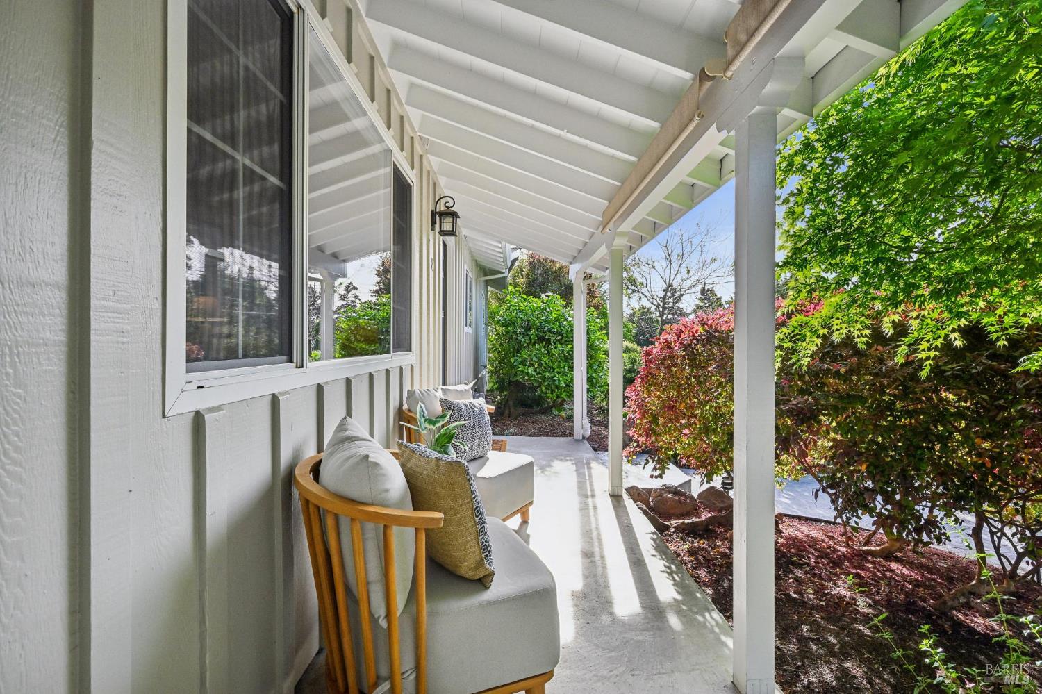 Detail Gallery Image 7 of 46 For 30 Rollingwood Dr, San Rafael,  CA 94901 - 3 Beds | 2 Baths