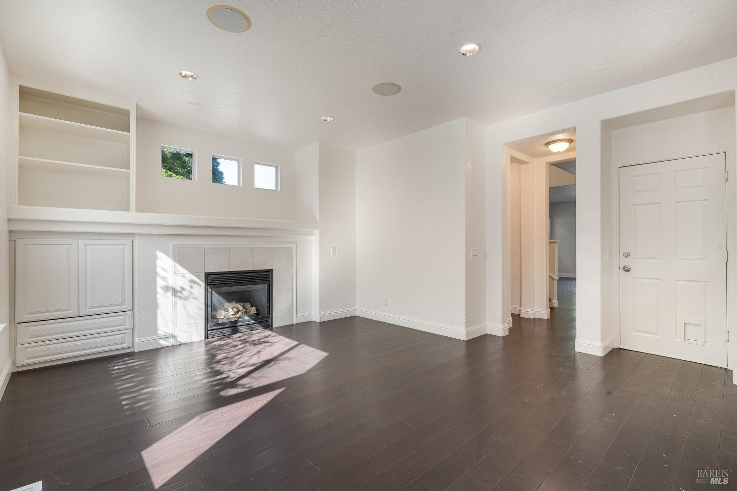 Detail Gallery Image 10 of 34 For 8843 Oakfield Ln, Windsor,  CA 95492 - 4 Beds | 2/1 Baths