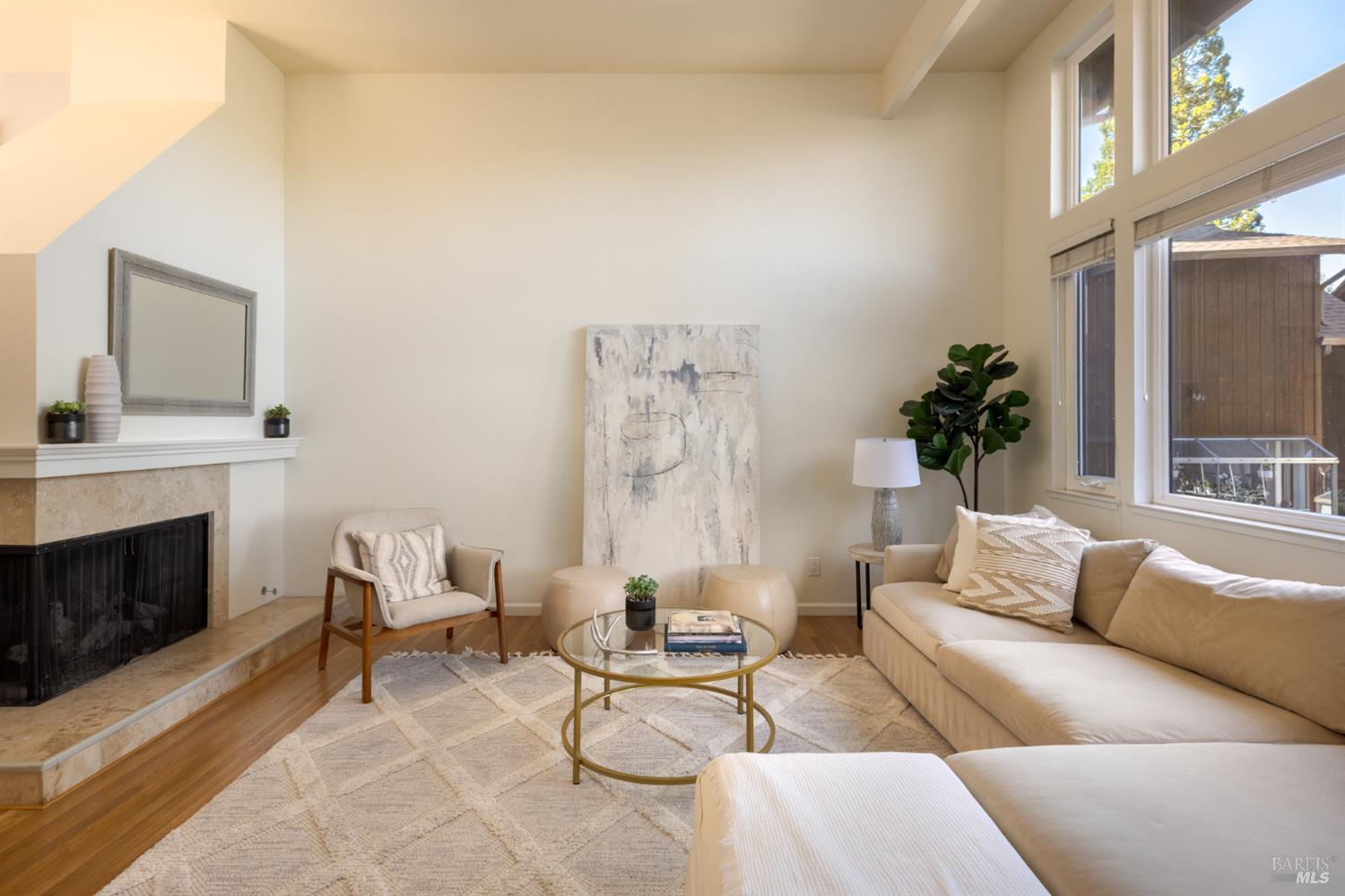 Detail Gallery Image 2 of 21 For 883 Magnolia Ave, Larkspur,  CA 94939 - 2 Beds | 2/1 Baths