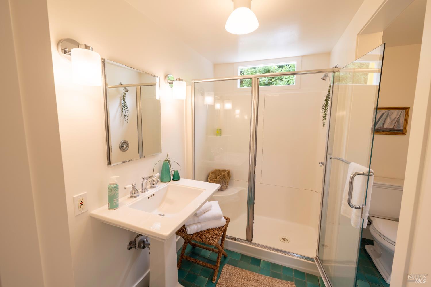 Detail Gallery Image 13 of 39 For 10 Park Ave, Bolinas,  CA 94924 - 2 Beds | 1/1 Baths