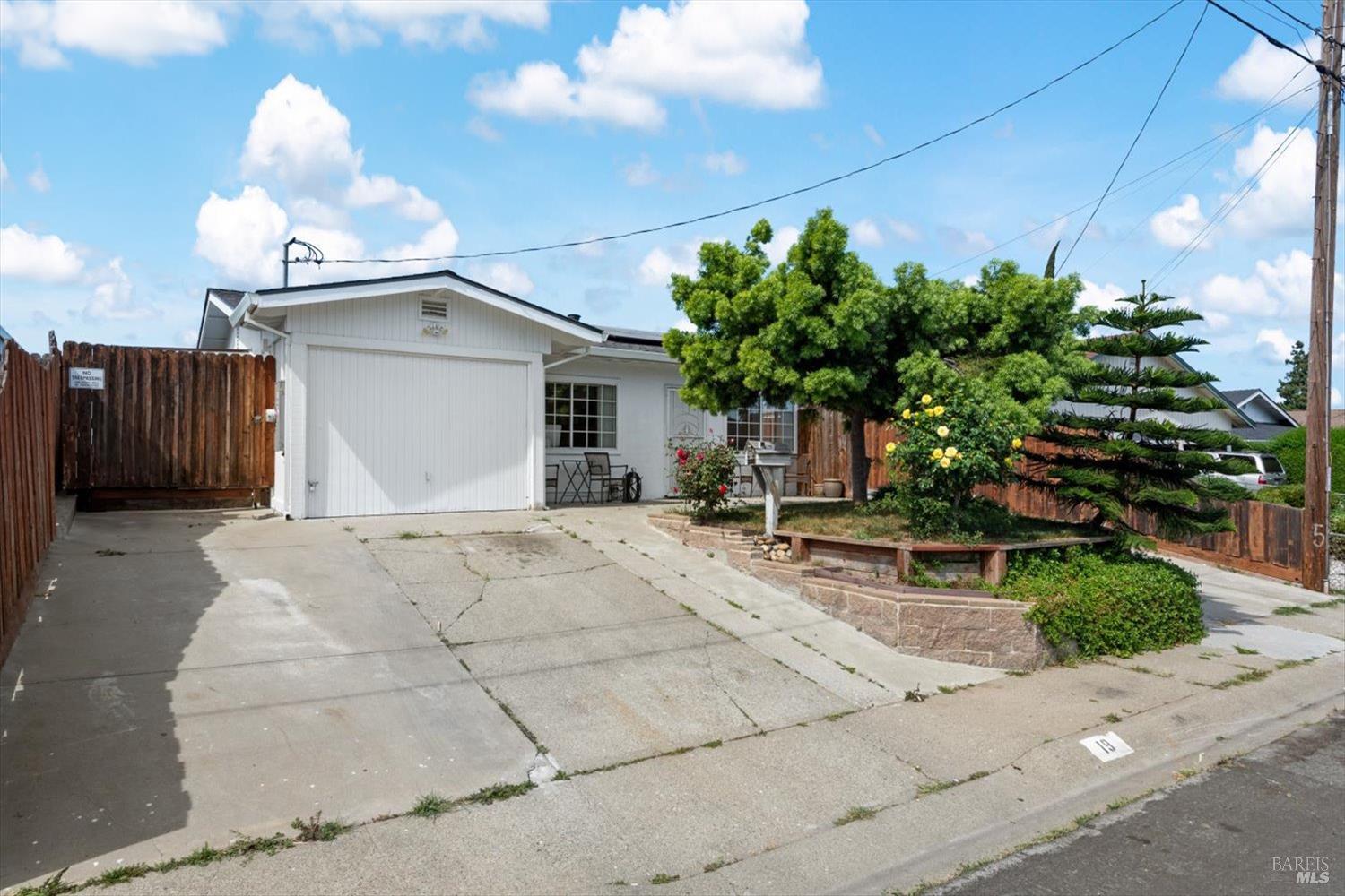 Detail Gallery Image 4 of 46 For 19 Wharf Dr, Pittsburg,  CA 94565 - 2 Beds | 1/1 Baths