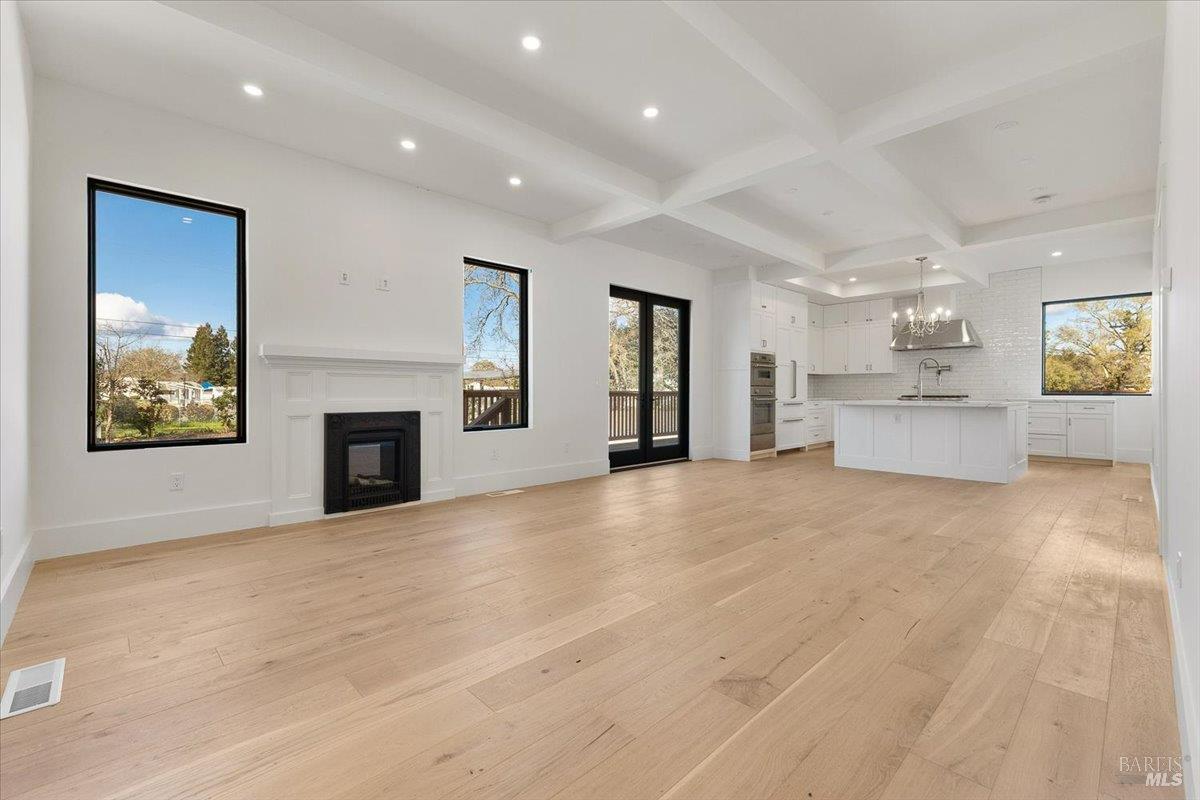 Detail Gallery Image 9 of 74 For 127 Pleasant Ave, Santa Rosa,  CA 95403 - 4 Beds | 4 Baths