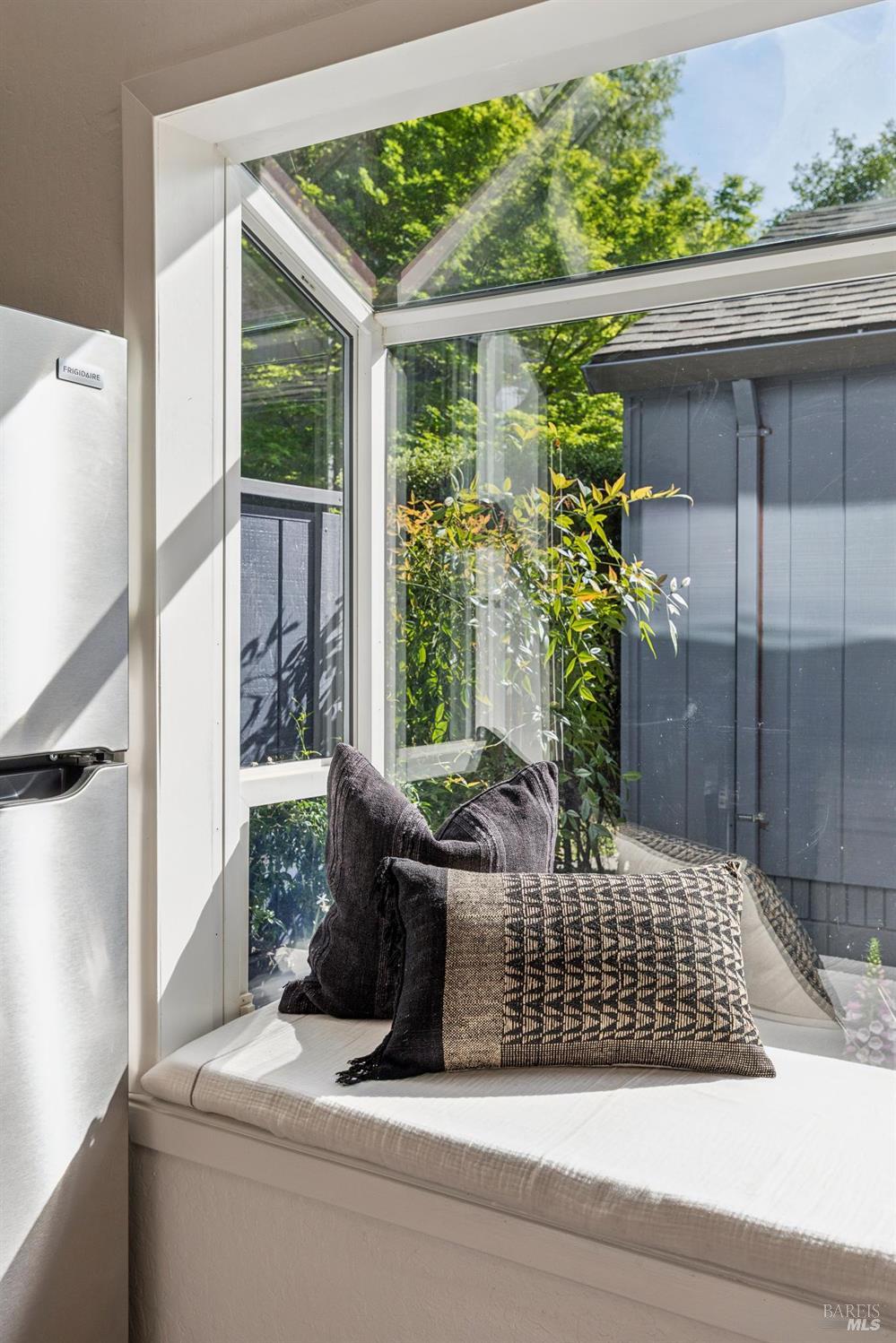 Detail Gallery Image 28 of 62 For 11 Love Ct, Fairfax,  CA 94930 - 2 Beds | 2/1 Baths