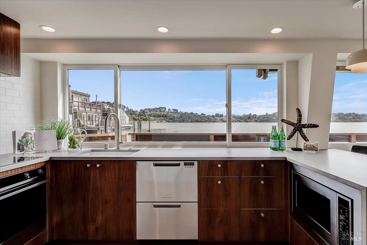 Detail Gallery Image 9 of 26 For 11 Commodore Marina Unkn, Mill Valley,  CA 94941 - 4 Beds | 4 Baths