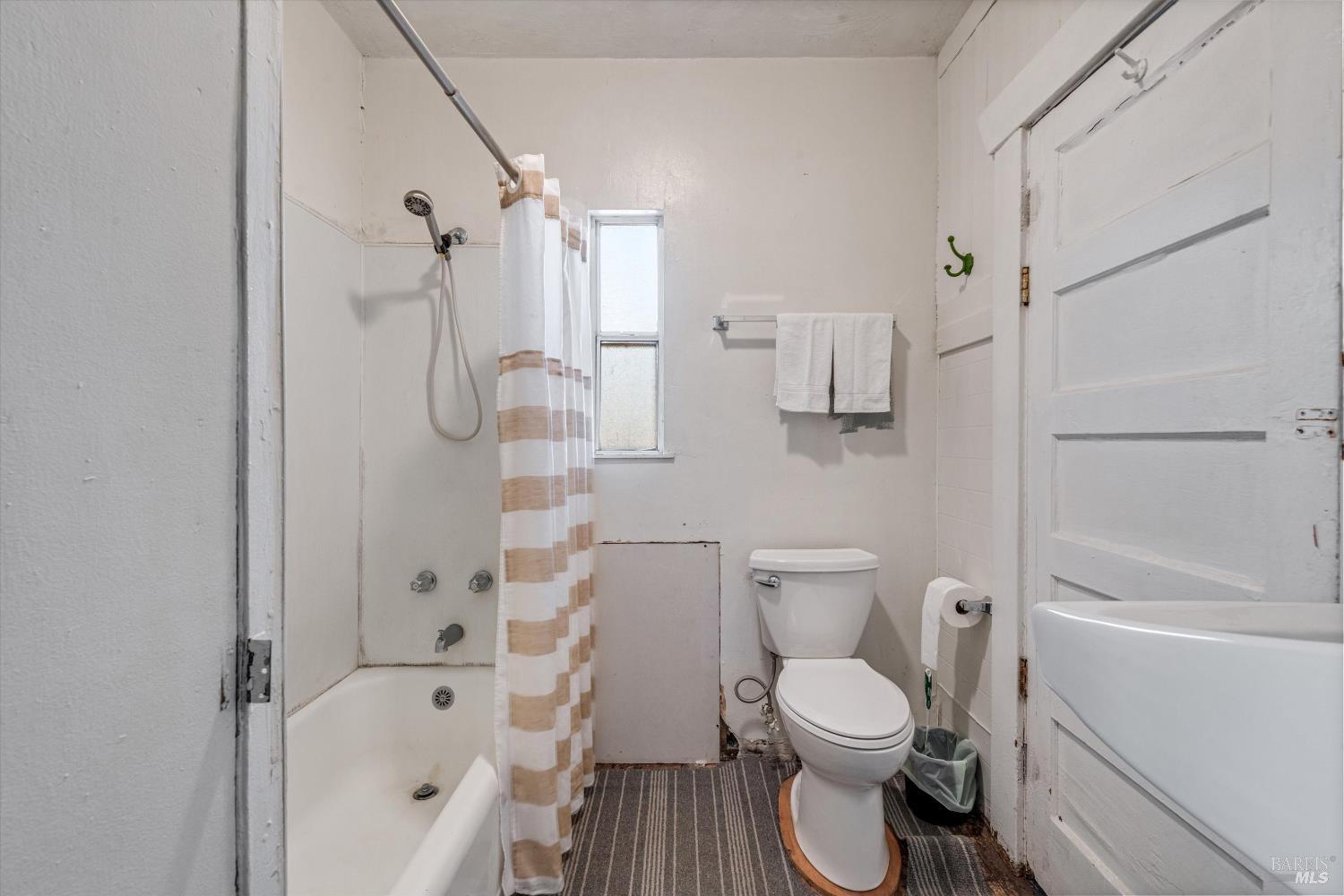 Detail Gallery Image 16 of 32 For 611 Petaluma Blvd, Petaluma,  CA 94952 - 2 Beds | 1 Baths