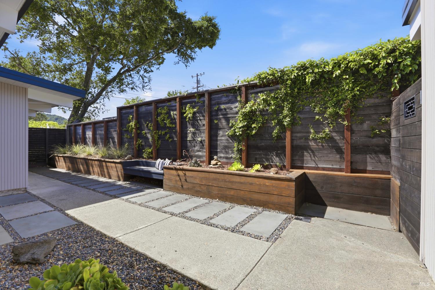 Detail Gallery Image 4 of 26 For 656 Bamboo Ter, San Rafael,  CA 94903 - 3 Beds | 2 Baths