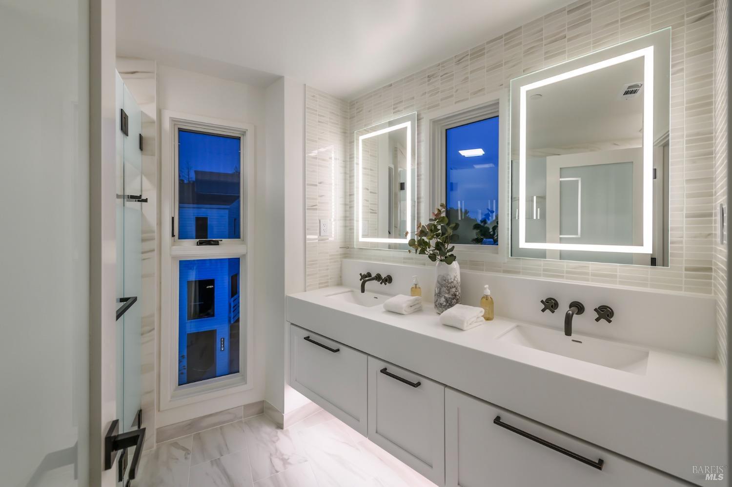 Detail Gallery Image 18 of 26 For 1092 Foster Rd, Napa,  CA 94558 - 2 Beds | 2/1 Baths