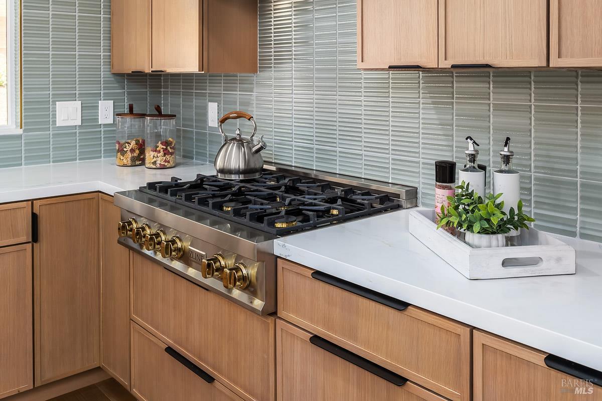 Detail Gallery Image 26 of 93 For 36 Capilano Dr, Novato,  CA 94949 - 5 Beds | 4/1 Baths