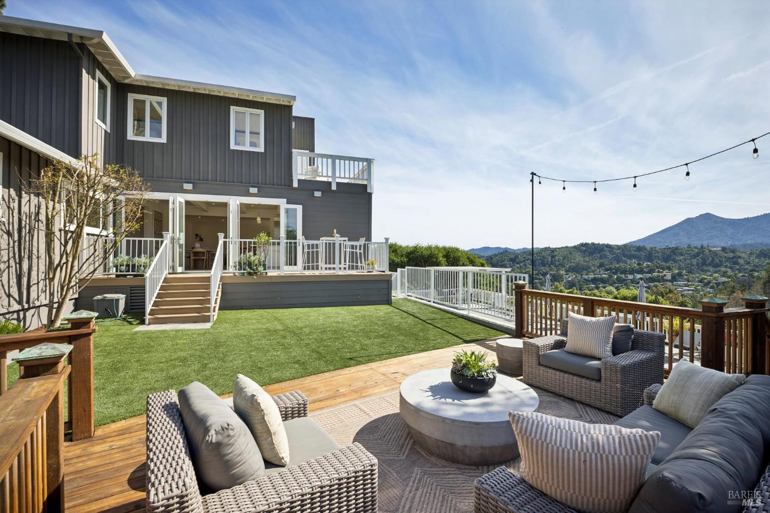 Detail Gallery Image 12 of 48 For 65 Valley View Ave, San Rafael,  CA 94901 - 5 Beds | 5 Baths