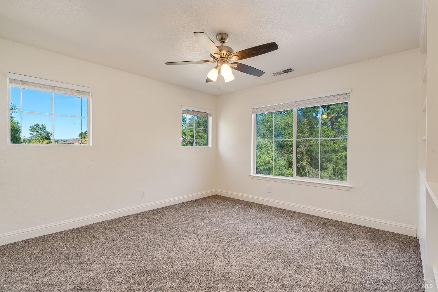 Detail Gallery Image 21 of 34 For 8843 Oakfield Ln, Windsor,  CA 95492 - 4 Beds | 2/1 Baths