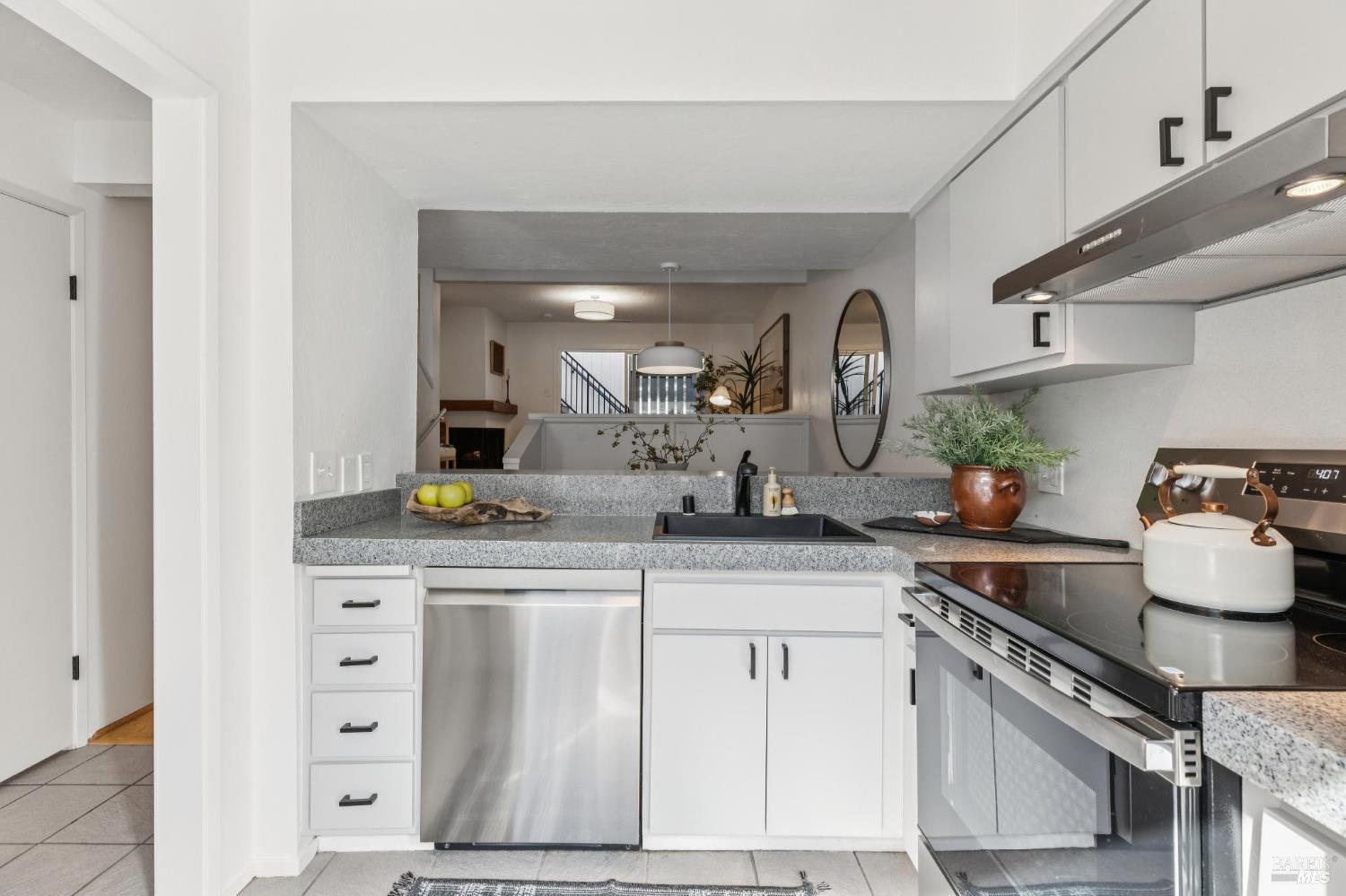 Detail Gallery Image 6 of 62 For 11 Love Ct, Fairfax,  CA 94930 - 2 Beds | 2/1 Baths