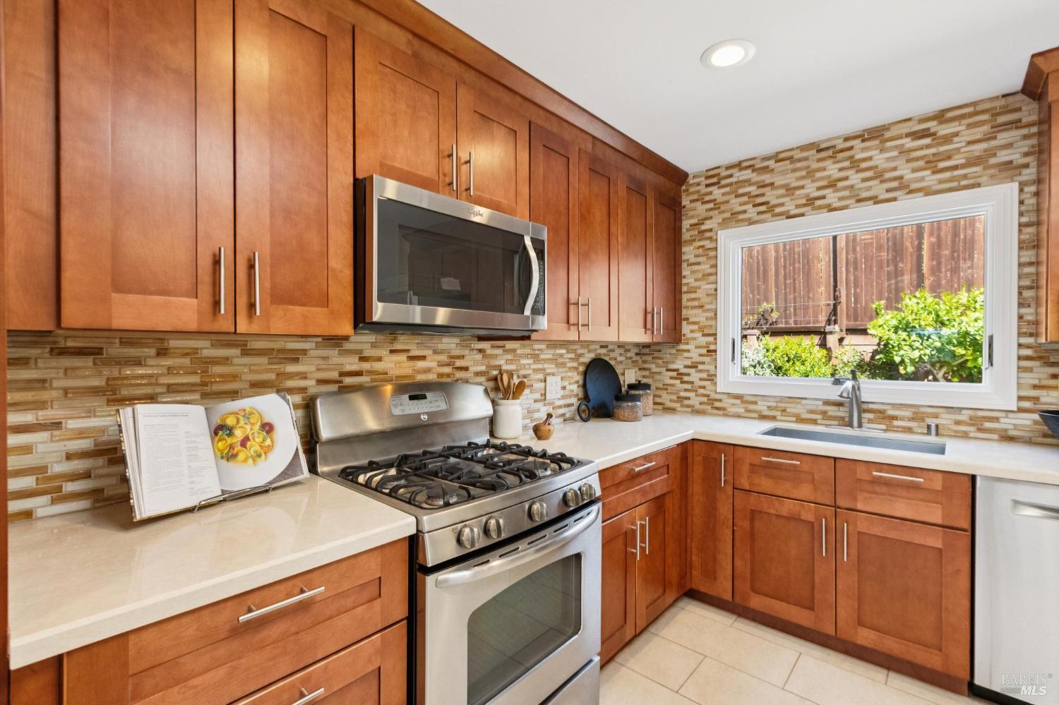 Detail Gallery Image 18 of 61 For 138 Kipling Dr, Mill Valley,  CA 94941 - 4 Beds | 3 Baths