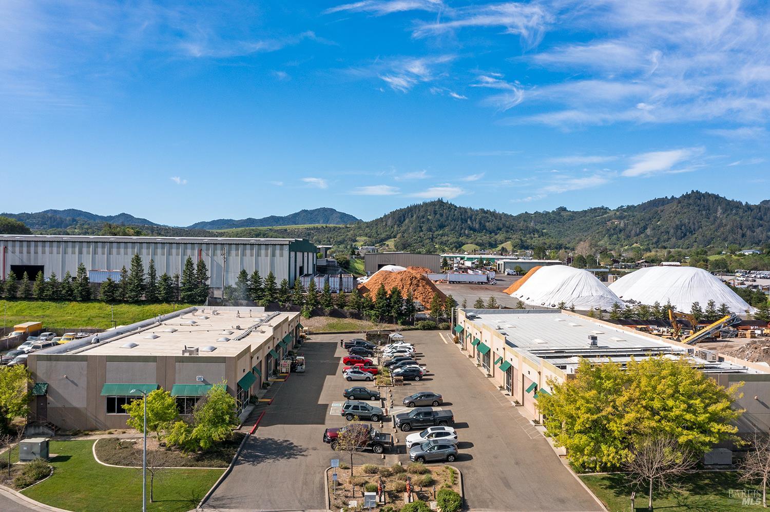 Detail Gallery Image 8 of 11 For 595 Santana Dr #E,  Cloverdale,  CA 95425 - – Beds | – Baths