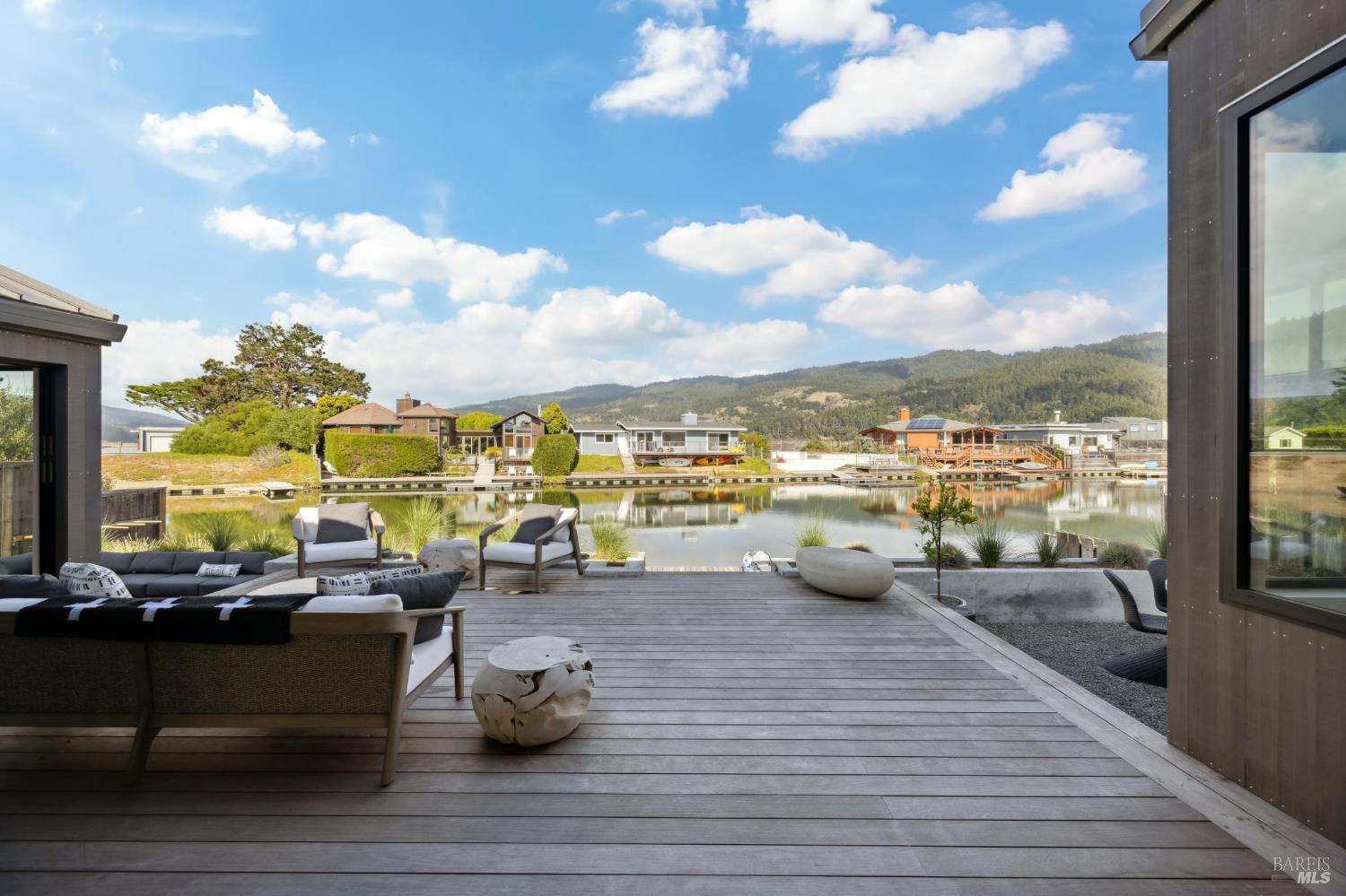 Detail Gallery Image 26 of 63 For 297 Seadrift Rd, Stinson Beach,  CA 94970 - 3 Beds | 2 Baths