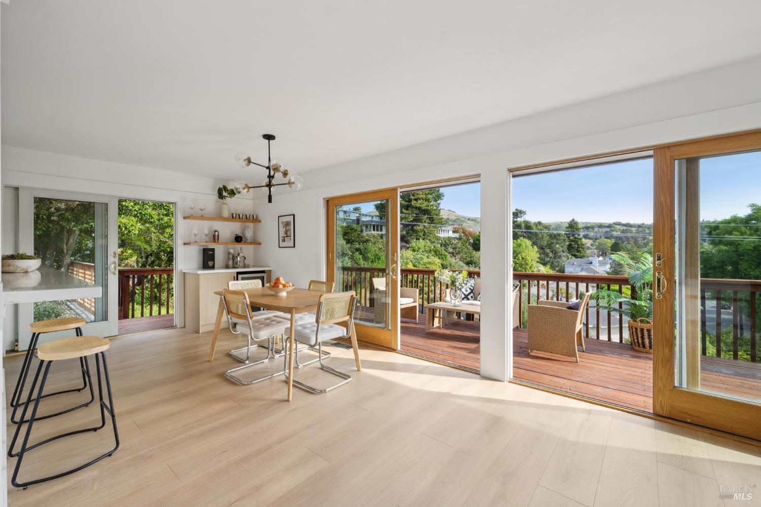 Detail Gallery Image 8 of 37 For 22 North Terrace Unkn, Tiburon,  CA 94920 - 3 Beds | 2 Baths