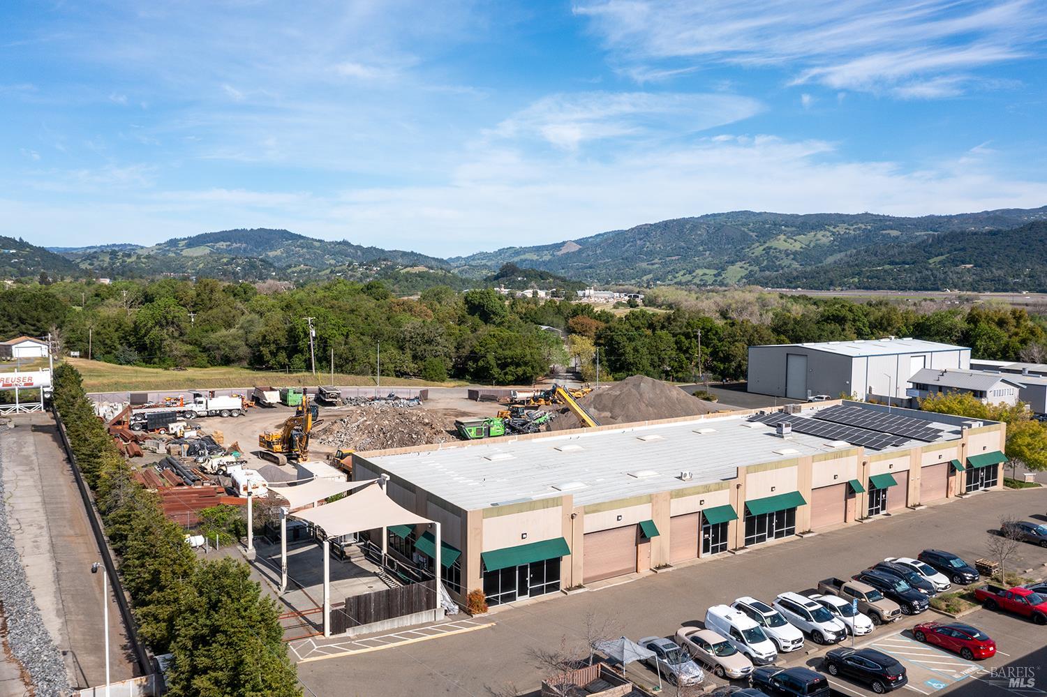 Detail Gallery Image 10 of 11 For 595 Santana Dr #E,  Cloverdale,  CA 95425 - – Beds | – Baths