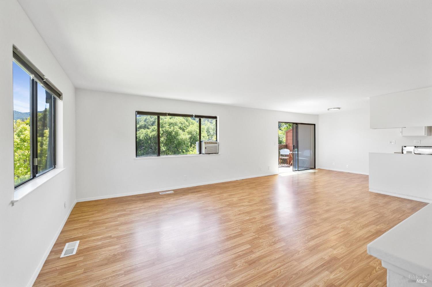 Detail Gallery Image 7 of 49 For 19 Shannon Ct, Novato,  CA 94949 - – Beds | – Baths