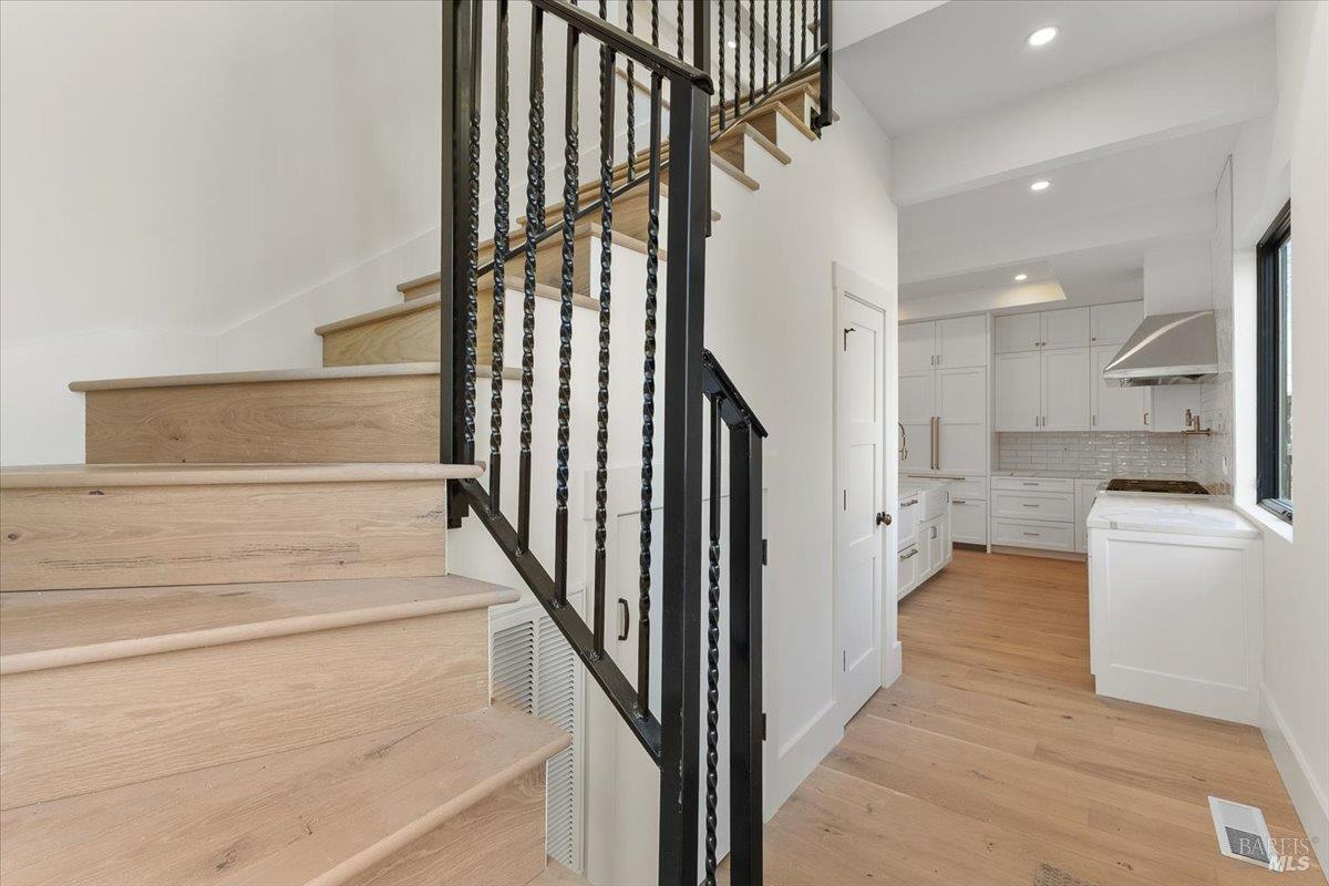 Detail Gallery Image 21 of 74 For 127 Pleasant Ave, Santa Rosa,  CA 95403 - 4 Beds | 4 Baths