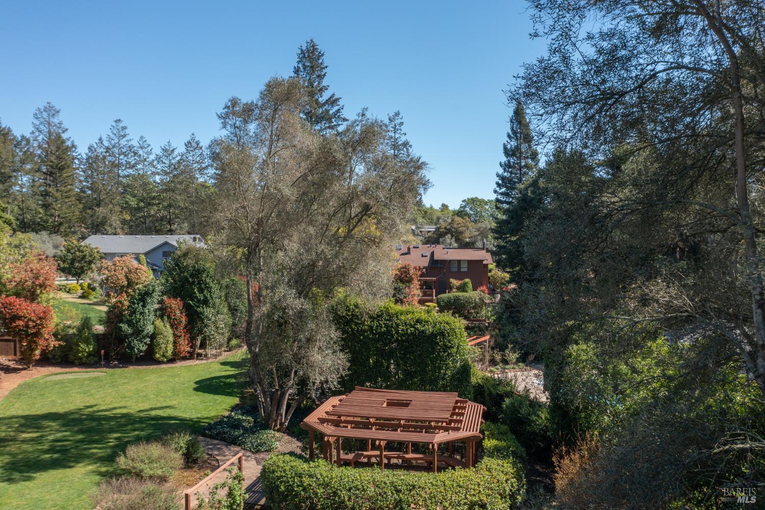 Detail Gallery Image 6 of 8 For 1517 Manzanita Ave, Santa Rosa,  CA 95404 - 4 Beds | 3 Baths