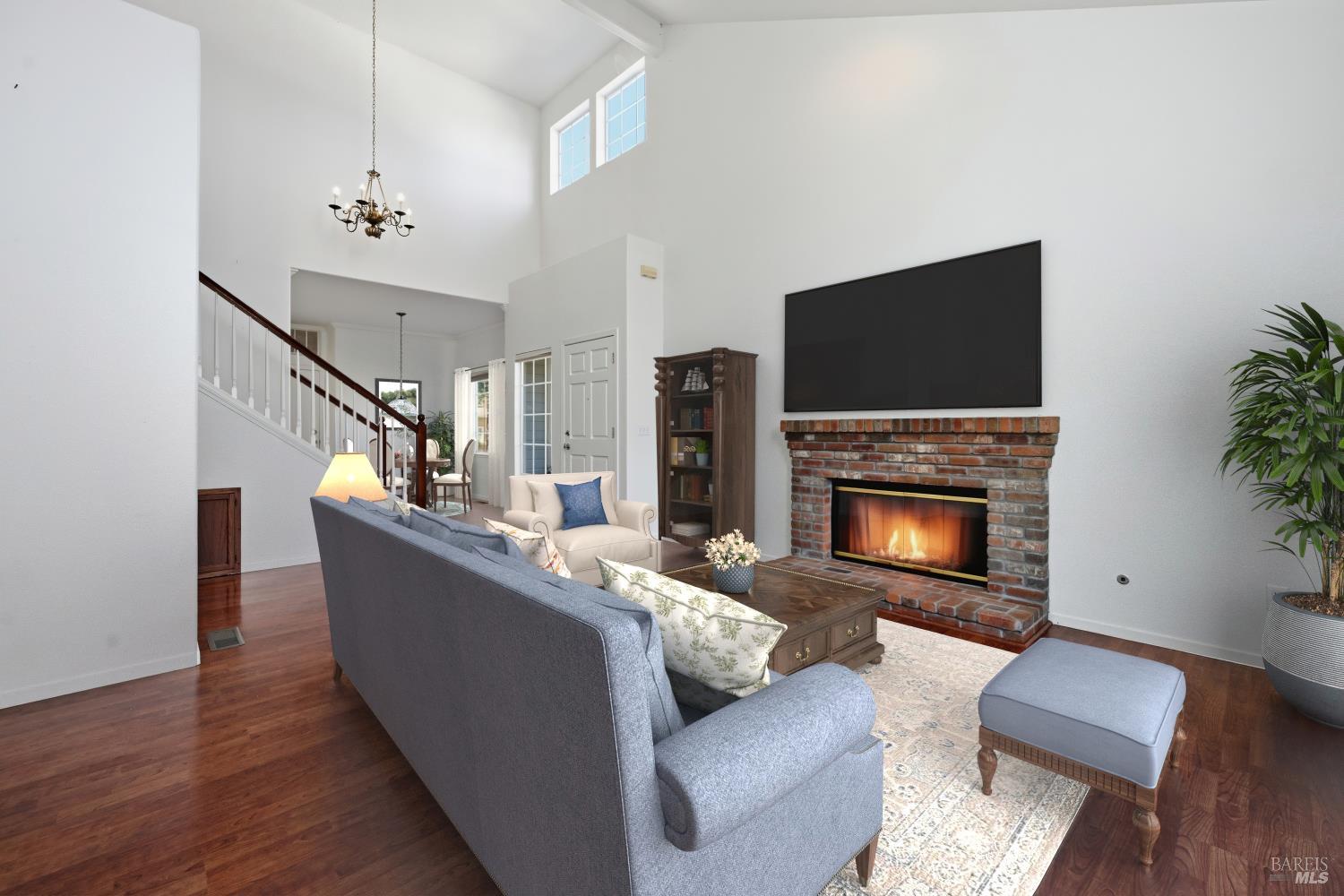 Detail Gallery Image 5 of 29 For 1005 Se Woodlake Dr, Santa Rosa,  CA 95405 - 3 Beds | 2/1 Baths