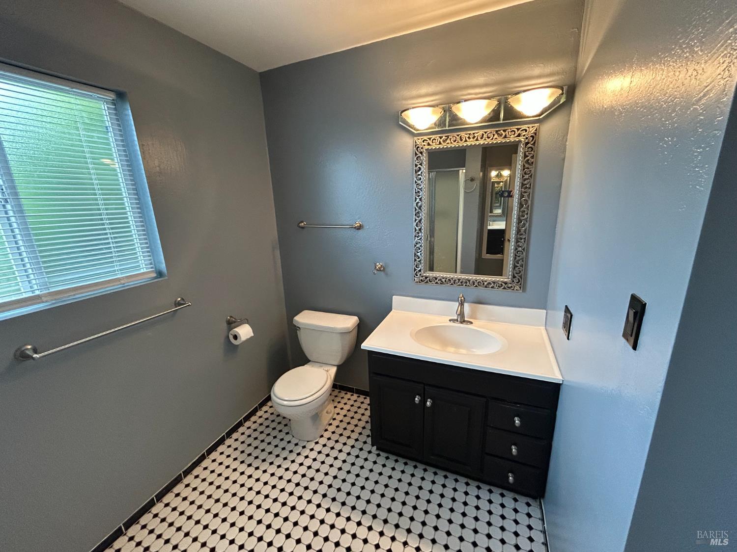 Detail Gallery Image 11 of 17 For 901 Humboldt St, Vallejo,  CA 94591 - 2 Beds | 2 Baths