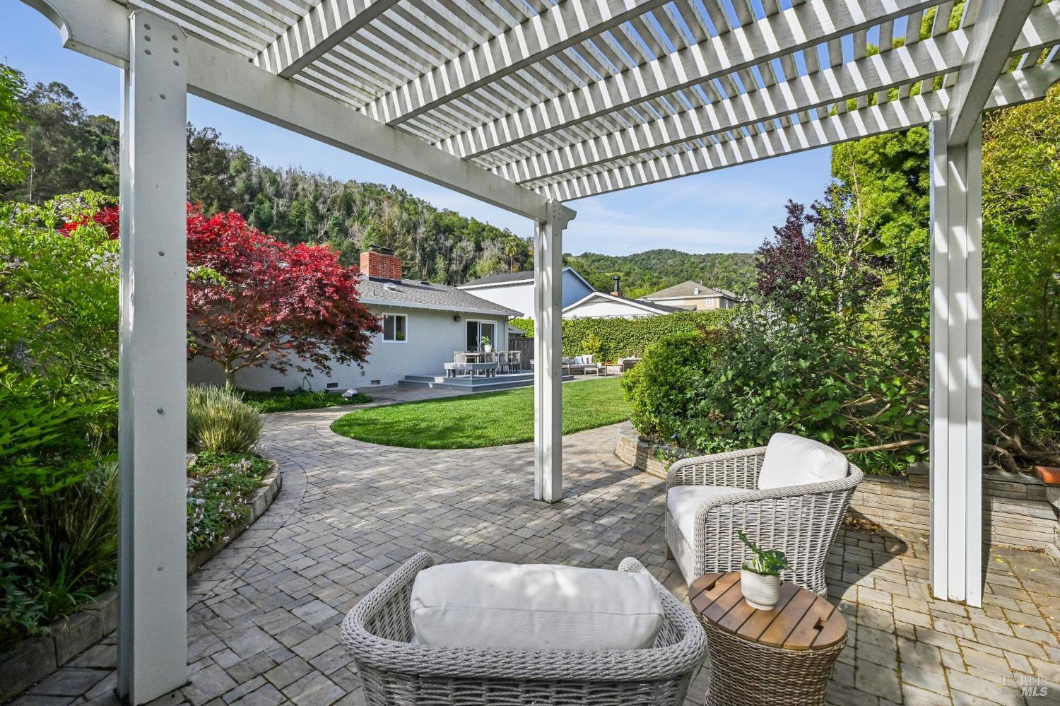 Detail Gallery Image 33 of 46 For 30 Rollingwood Dr, San Rafael,  CA 94901 - 3 Beds | 2 Baths