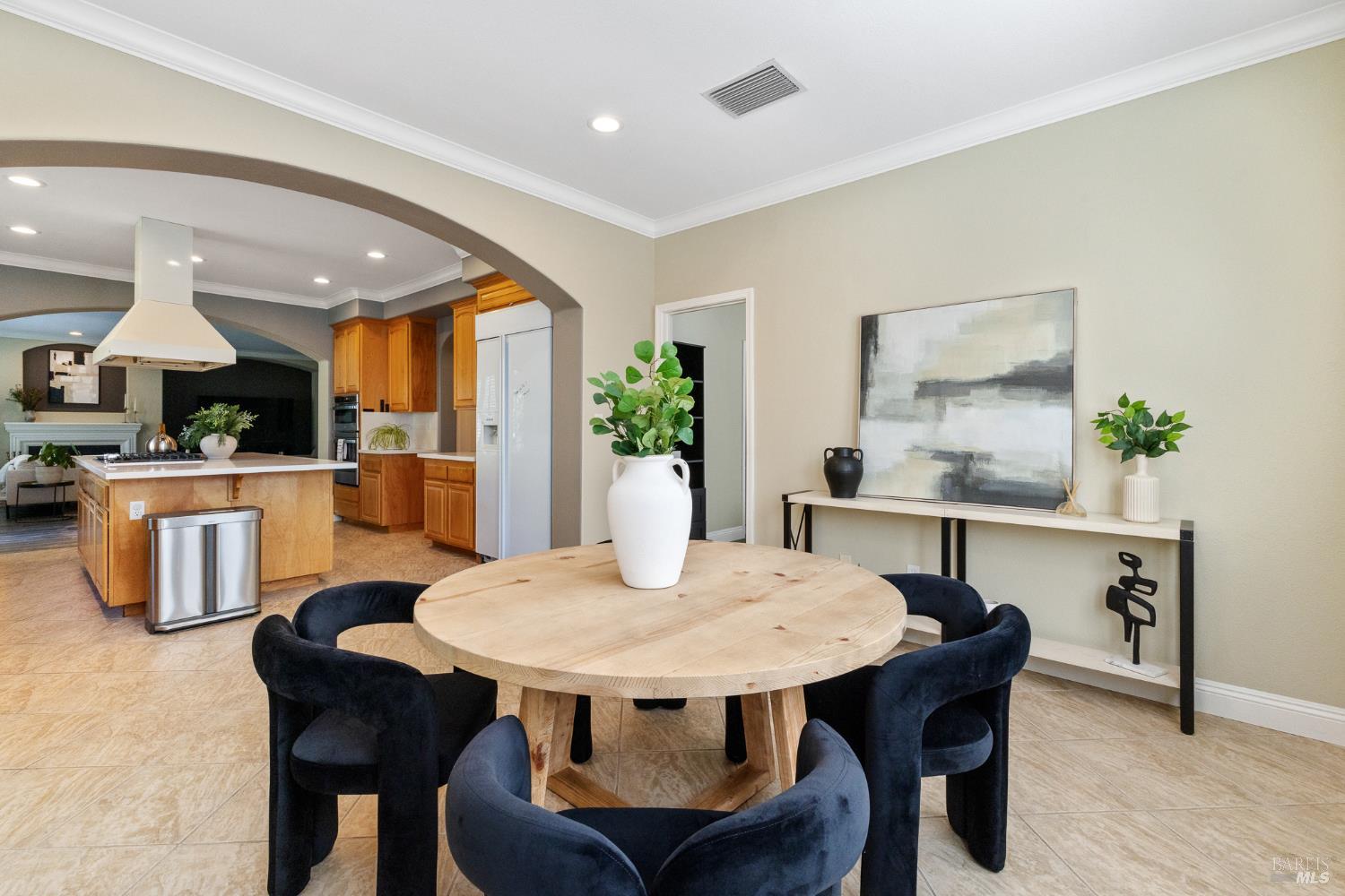 Detail Gallery Image 17 of 43 For 1149 Songwood Rd, Vallejo,  CA 94591 - 5 Beds | 3/1 Baths