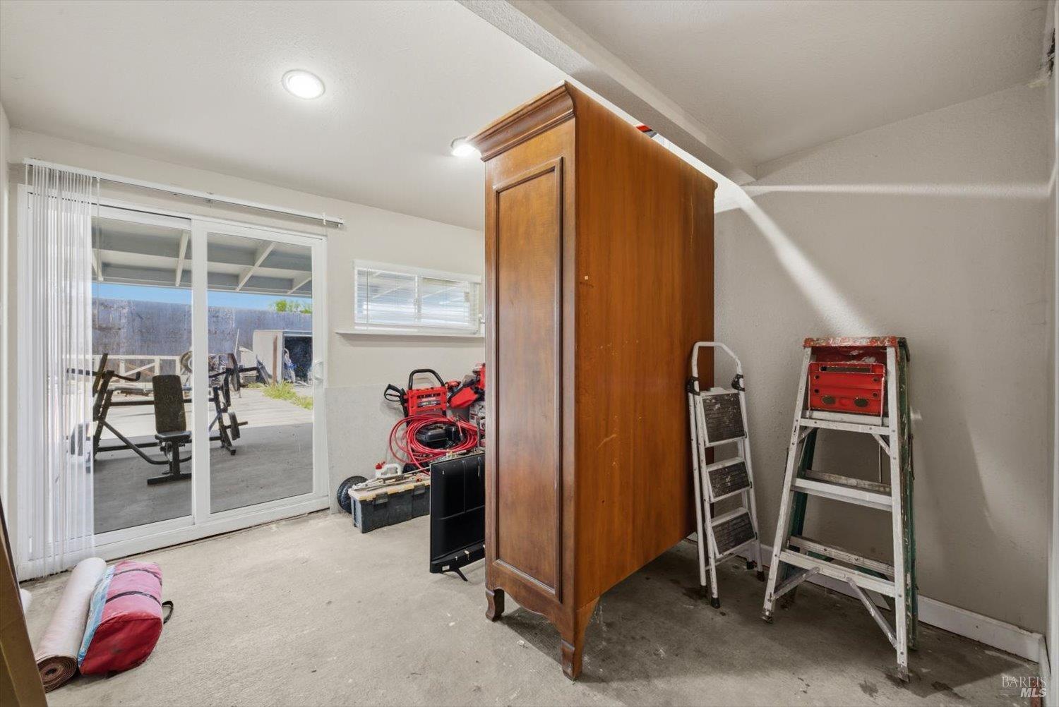 Detail Gallery Image 27 of 46 For 19 Wharf Dr, Pittsburg,  CA 94565 - 2 Beds | 1/1 Baths