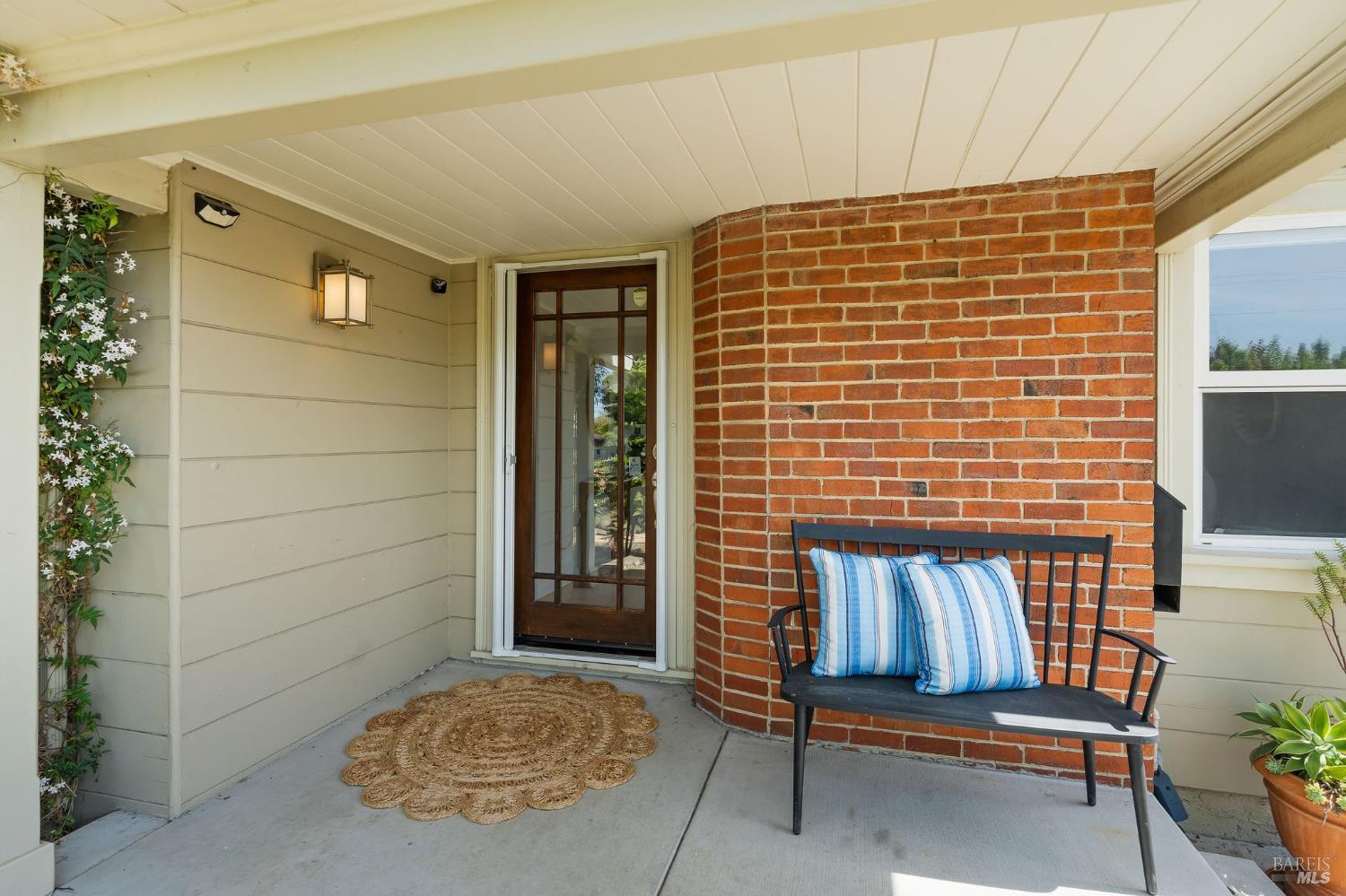 Detail Gallery Image 7 of 57 For 914 W 6th St, Benicia,  CA 94510 - 3 Beds | 2 Baths