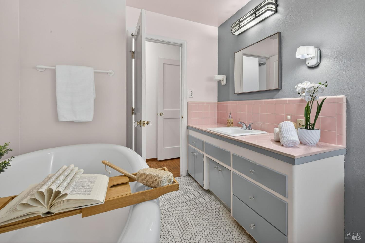 Detail Gallery Image 28 of 39 For 334 Richmond Dr, Santa Rosa,  CA 95401 - 4 Beds | 2 Baths