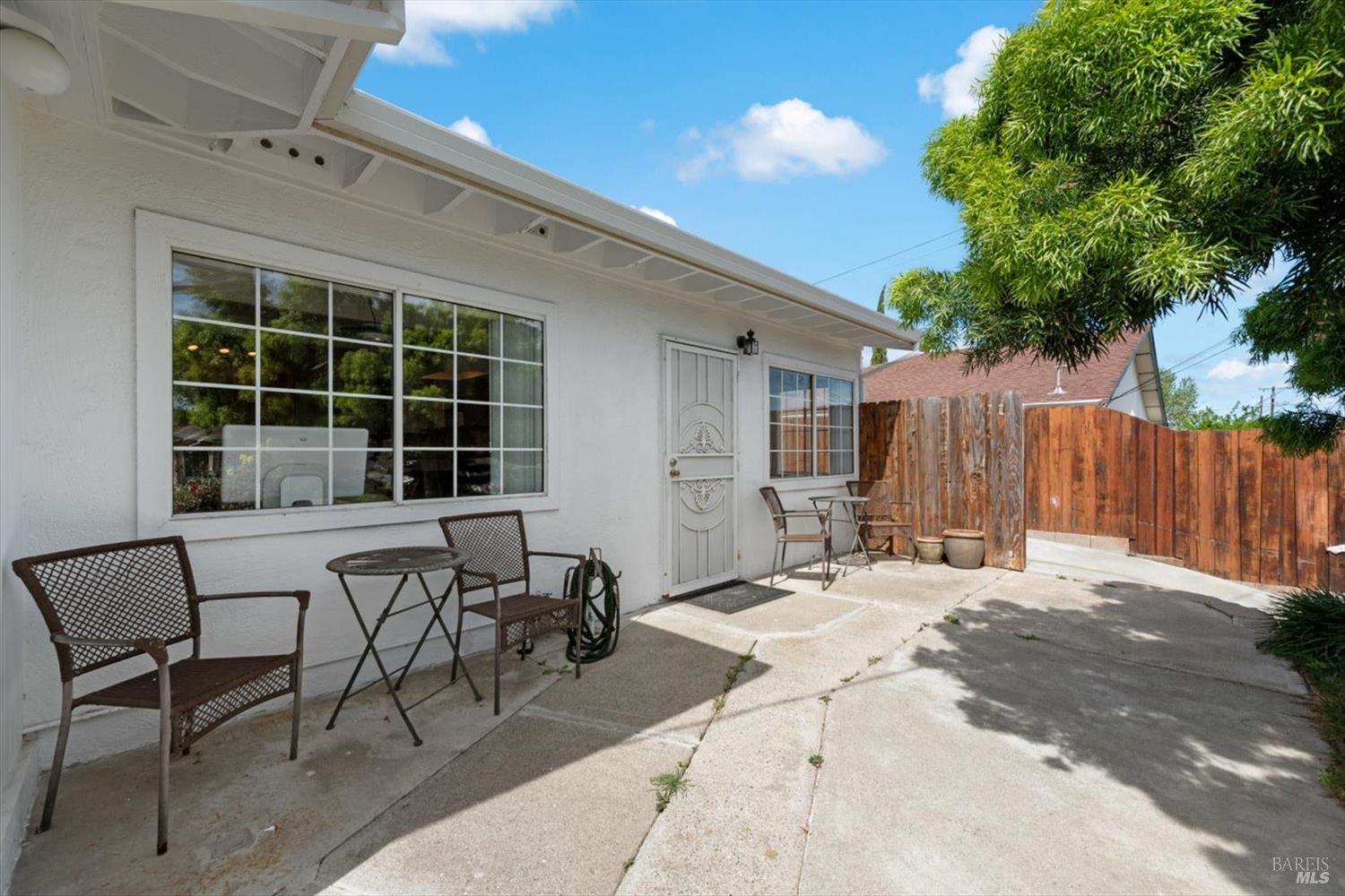 Detail Gallery Image 7 of 46 For 19 Wharf Dr, Pittsburg,  CA 94565 - 2 Beds | 1/1 Baths