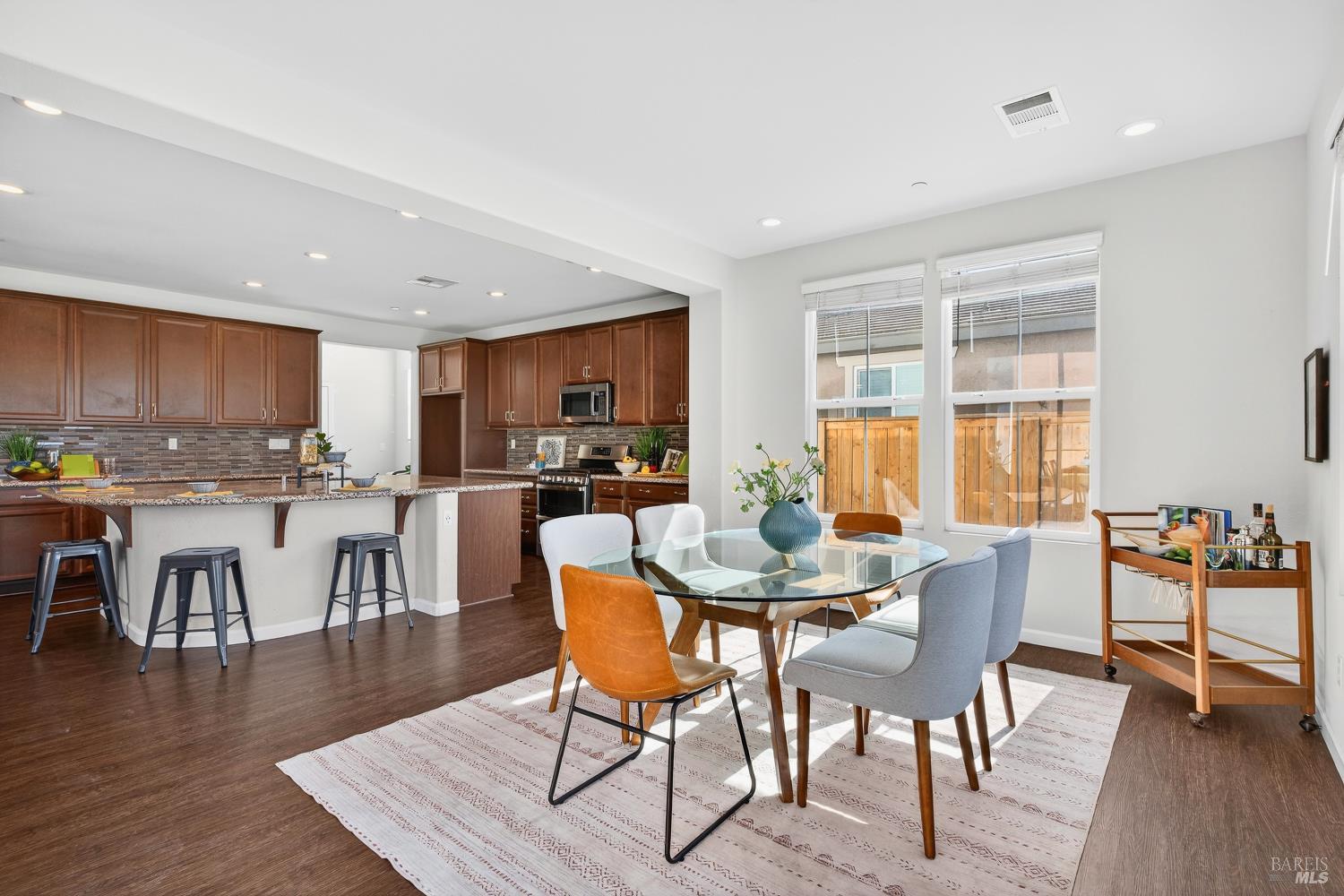 Detail Gallery Image 28 of 75 For 1535 Arlington Ct, Dixon,  CA 95620 - 4 Beds | 2/1 Baths