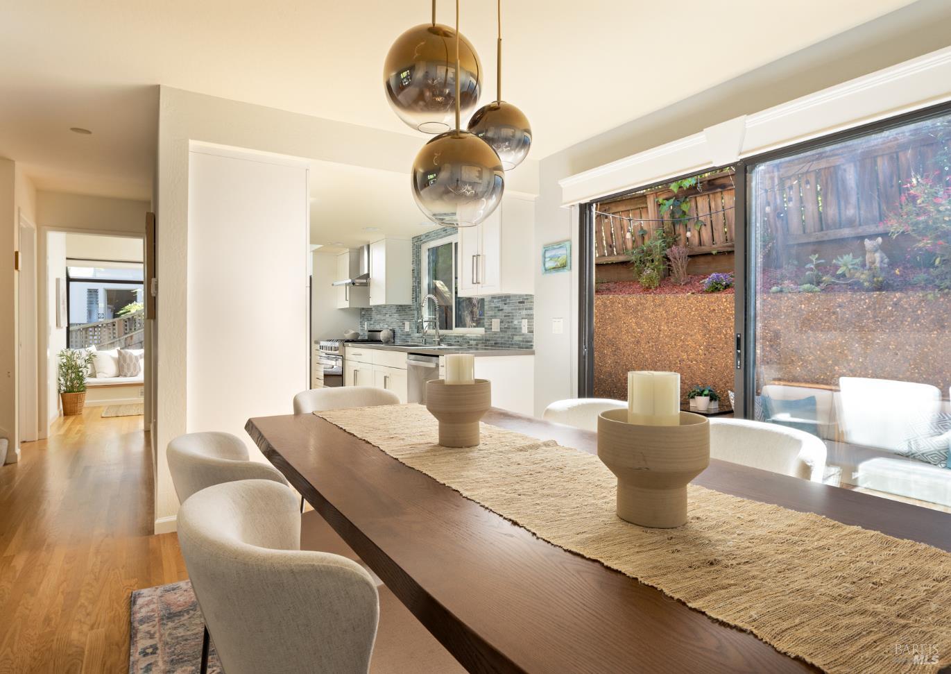 Detail Gallery Image 3 of 21 For 883 Magnolia Ave, Larkspur,  CA 94939 - 2 Beds | 2/1 Baths