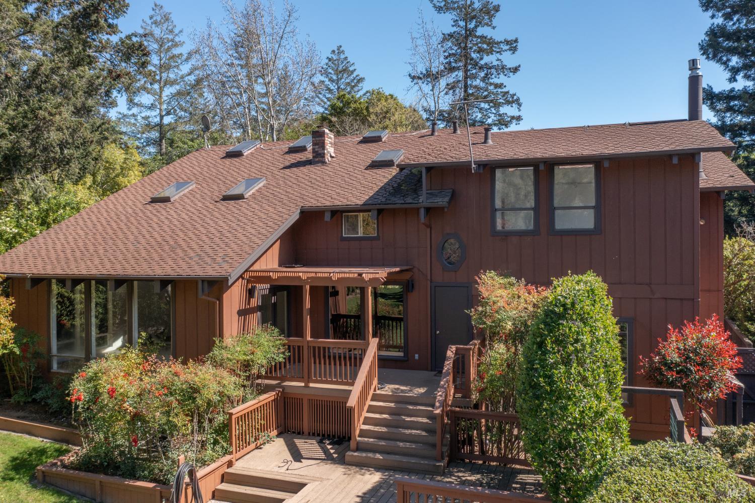 Detail Gallery Image 2 of 8 For 1517 Manzanita Ave, Santa Rosa,  CA 95404 - 4 Beds | 3 Baths