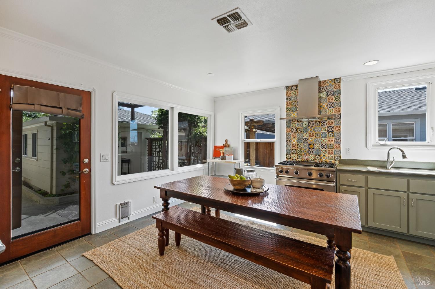 Detail Gallery Image 14 of 57 For 914 W 6th St, Benicia,  CA 94510 - 3 Beds | 2 Baths